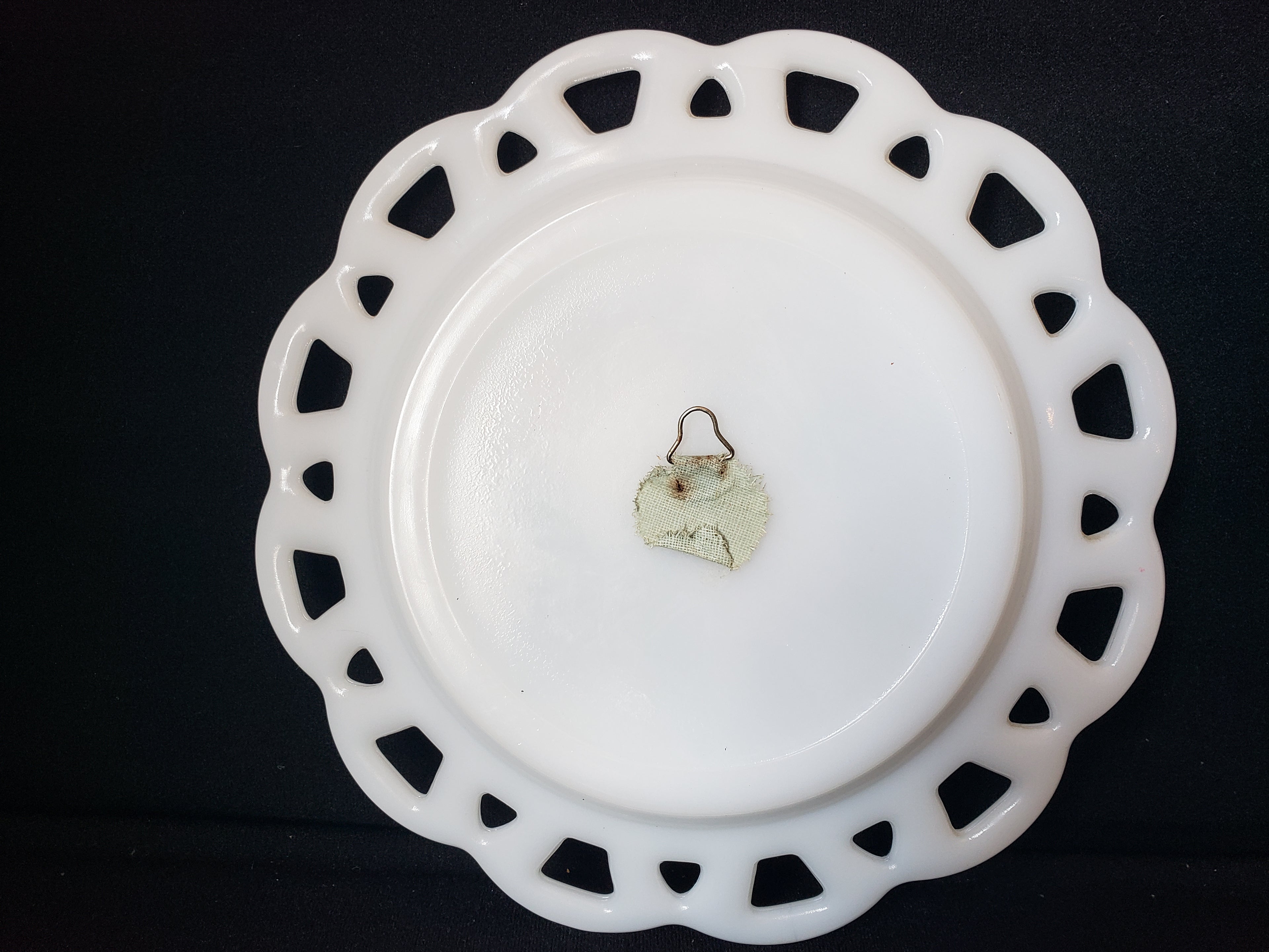 Vintage Westmoreland Roses Motif Milk Glass Wall Plate (lot 2187)