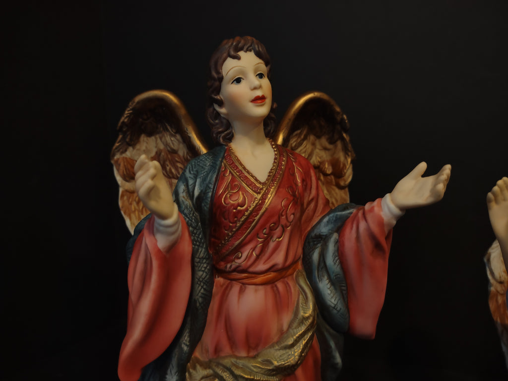 Christmas Collectible Porcelain Nativity Set of 2 Angels (lot 1328)