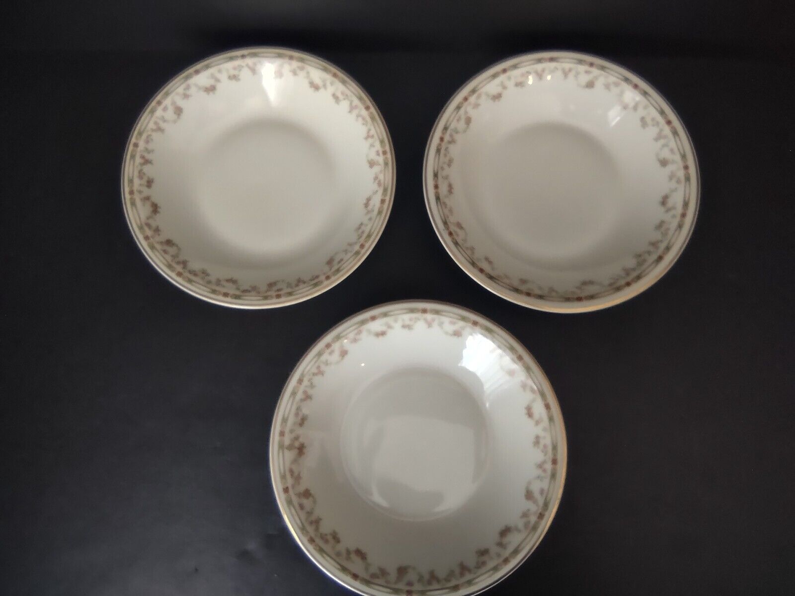 Haviland Limoges Schleiger 346 Red Rose 3 x Coupe Soup Plate 7-1/2" (lot 544)