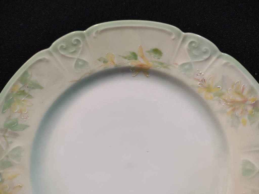 Vintage China 6 " Plate x 2 Floral Pattern Scalloped Green Rim Edge (Lot 5352)