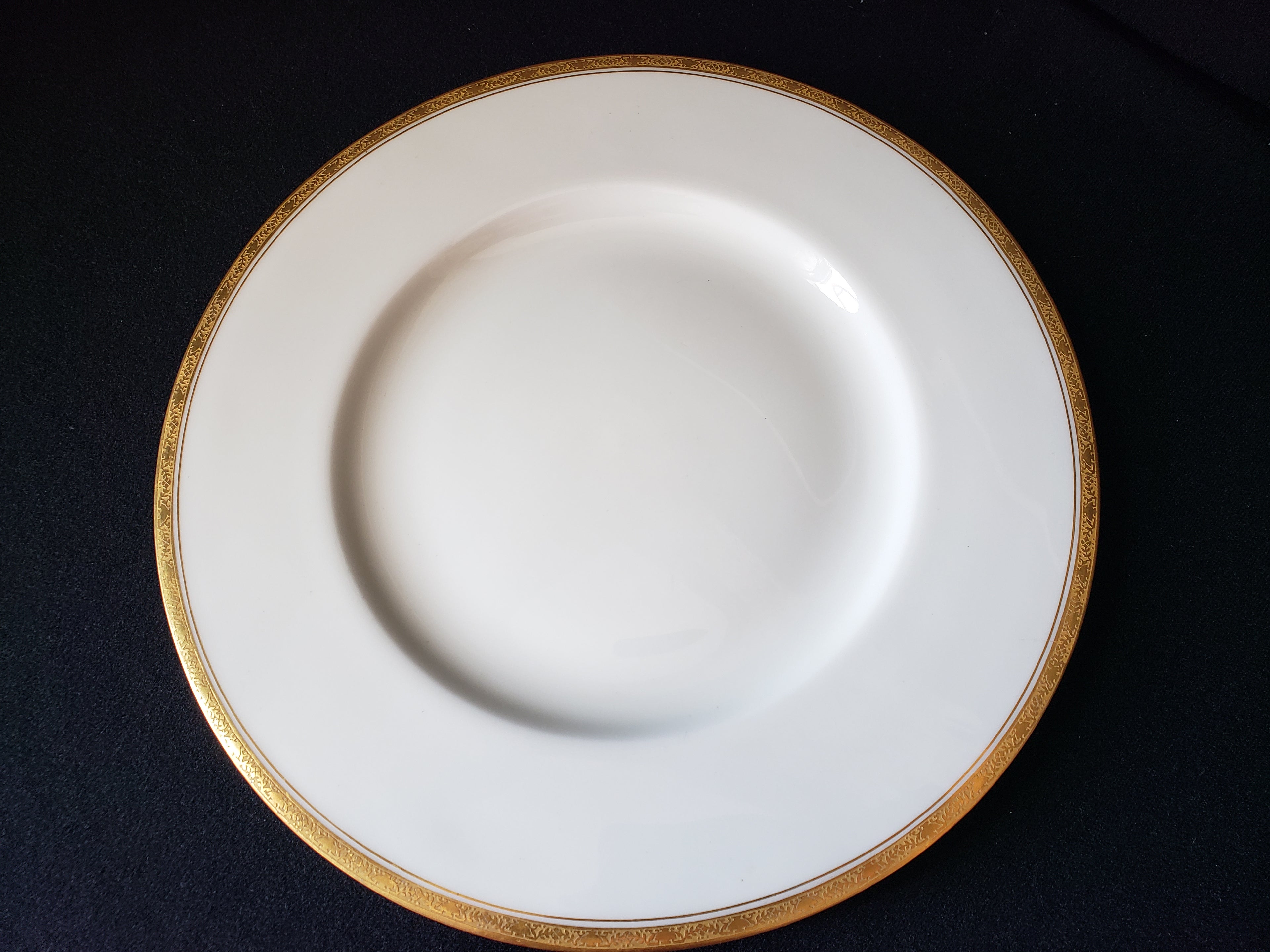 Vintage Royal Worcester Athena Dinner Plate 10-1/4" (lot 2132)