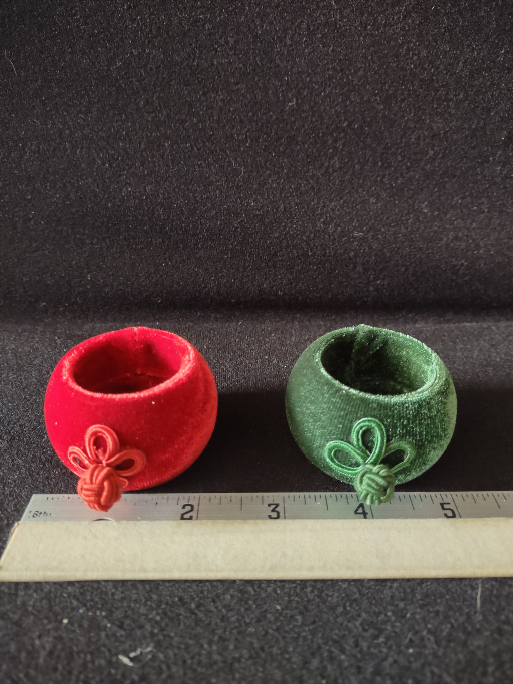 Holiday Velvet Napkin Rings Decorative Knots 10 Red 2 Green (Lot 4323)