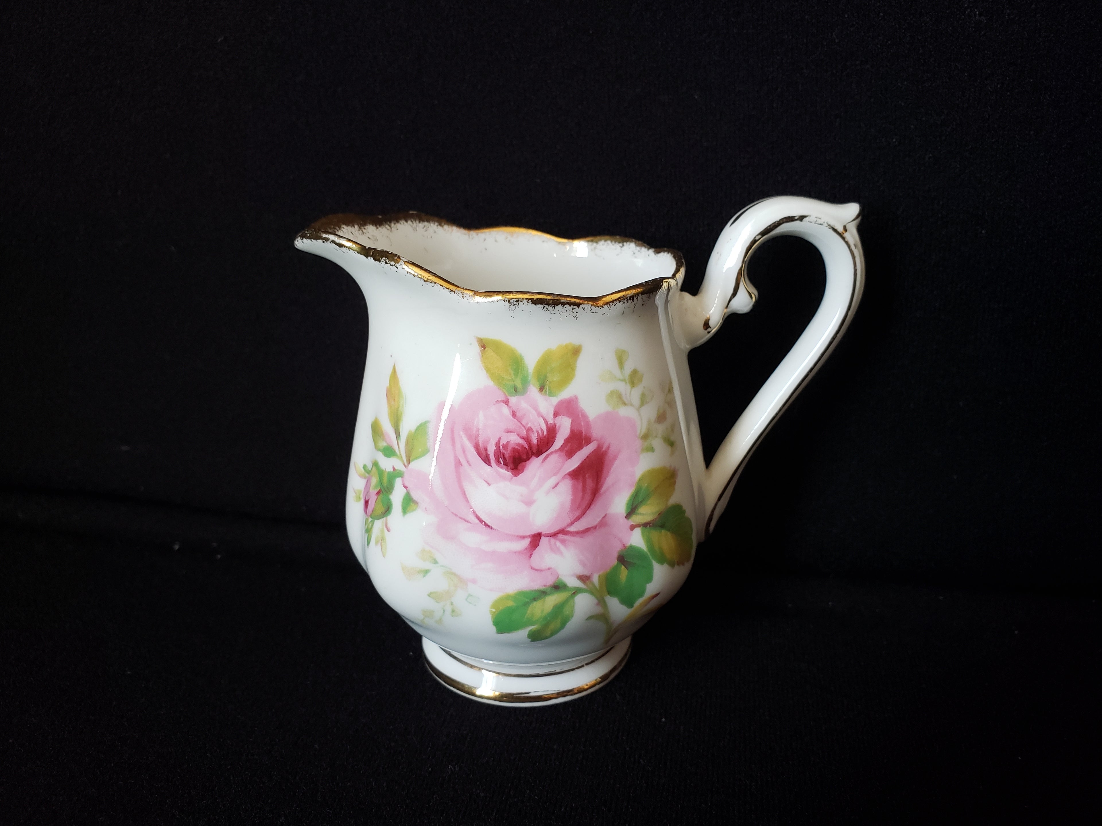 Vintage Royal Albert American Beauty Creamer (lot 2046)