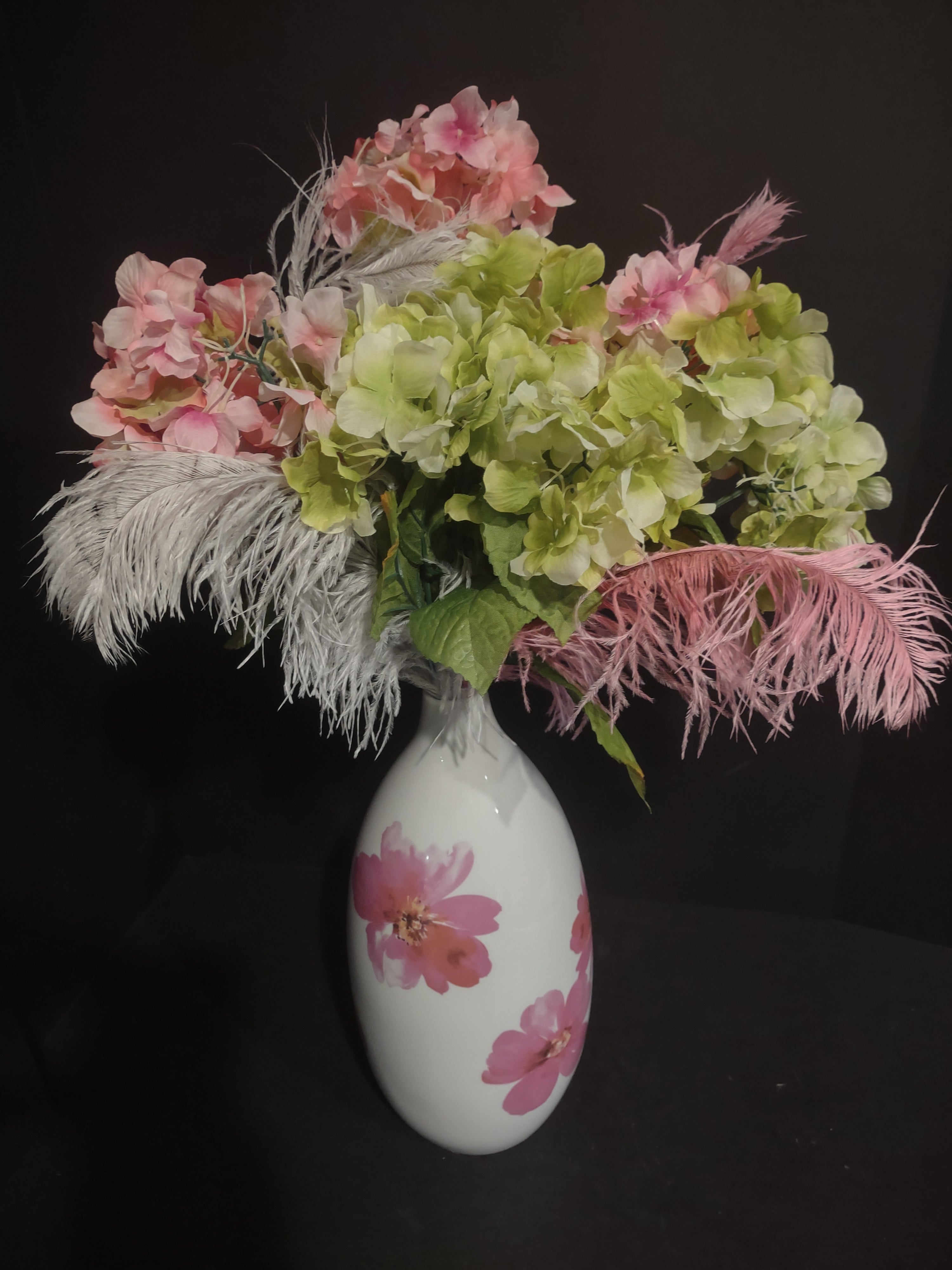 Valentine's Day Spring White Vase Pink Green Flower Feather (lot 1486)