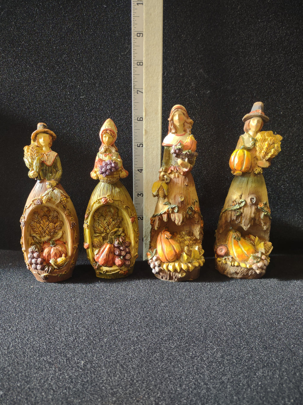 Thanksgiving Holiday Pilgrim Family Pumpkins Grapes Corn Wheat (Lot 4609)