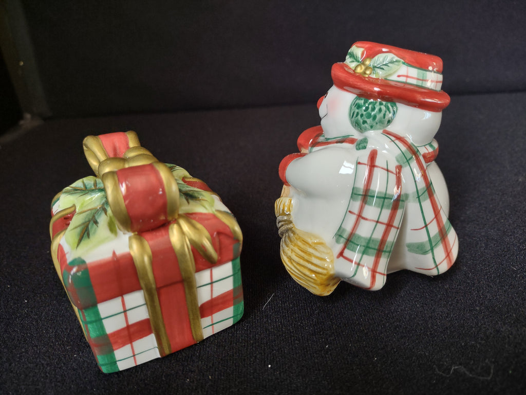 Fitz and Floyd Christmas Salt and Pepper Plaid Snowman Shakers (lot 1521)