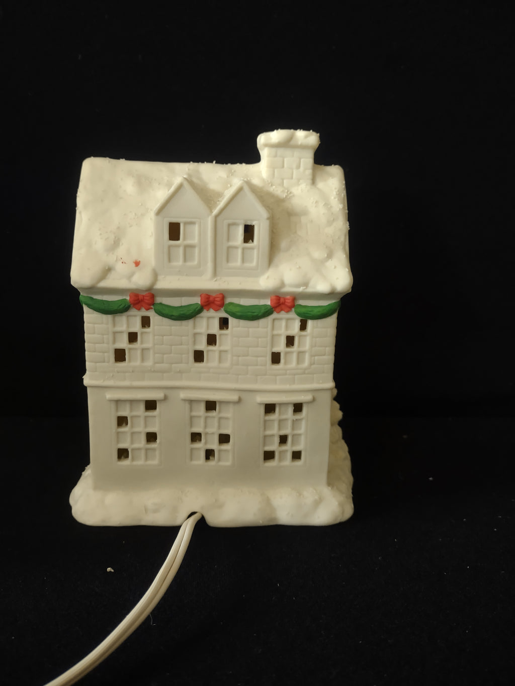 Vintage Thrift Drug Winter Wonderland Village Porcelain Light Up House (Lot 3597