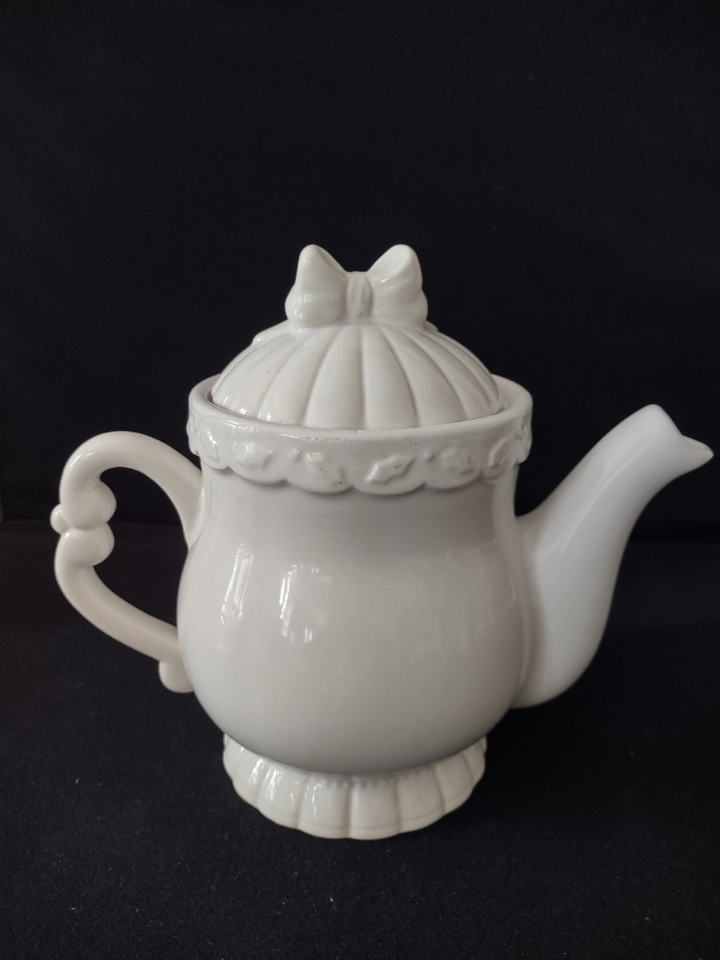 Vintage Precious Moments Happy Holly Days Christmas Teapot (Lot 4043)