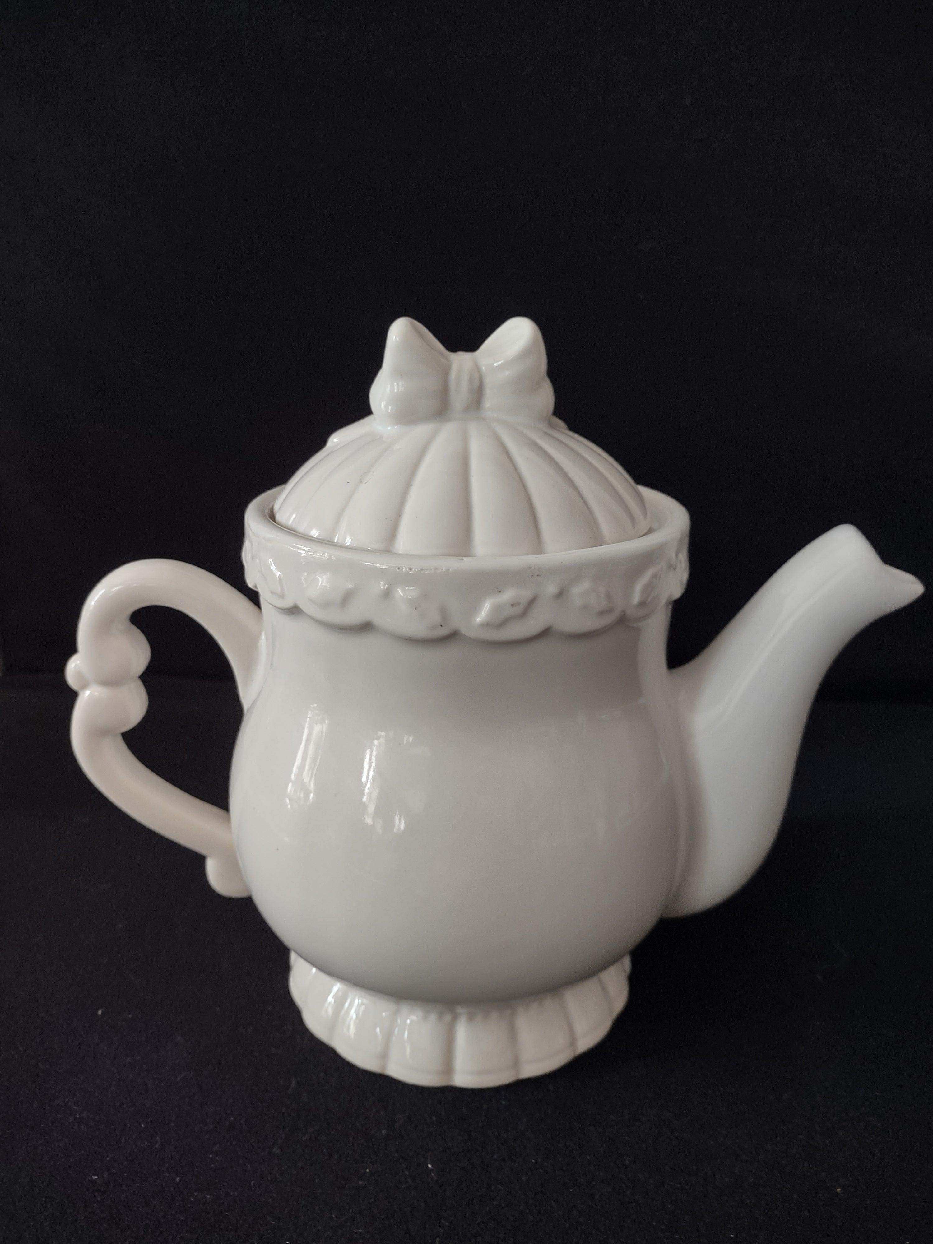 Vintage Precious Moments Happy Holly Days Christmas Teapot (Lot 4043)
