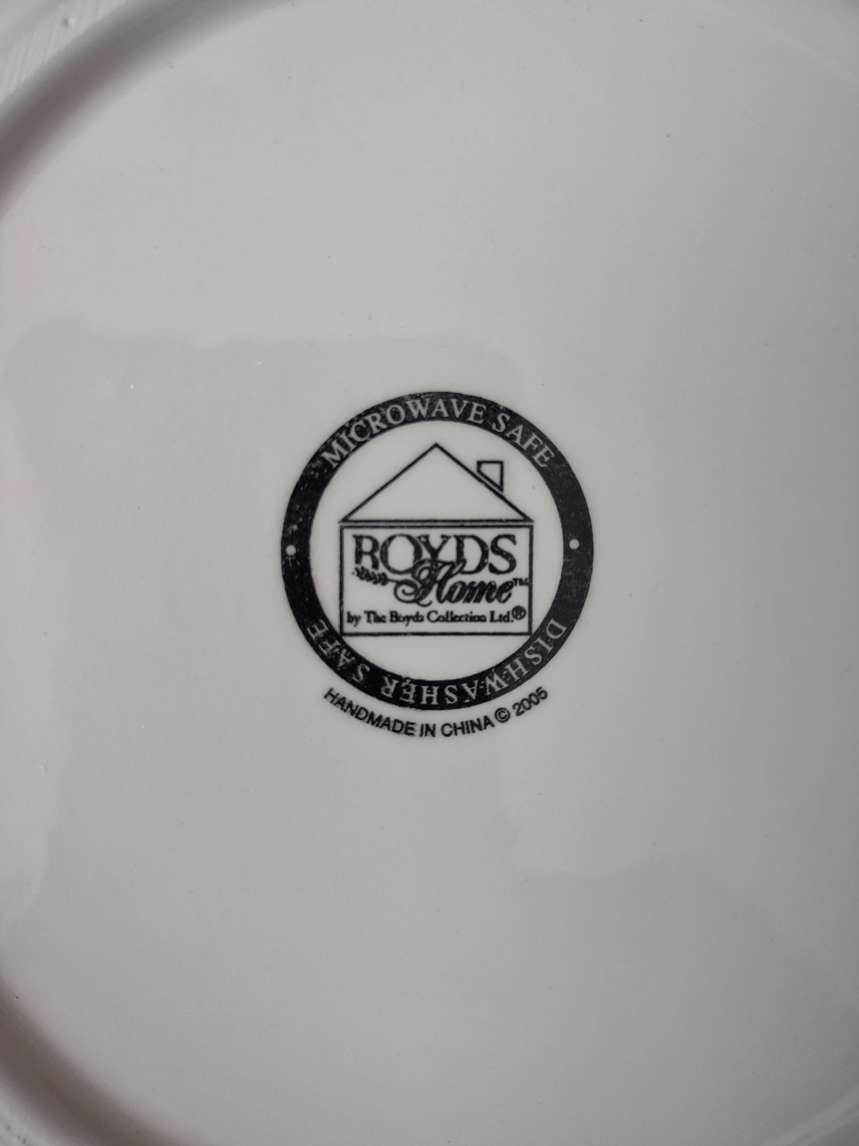 Boyds Home Kitty Dessert/ Salad Plates White Black Red set of 4 (lot 2387)