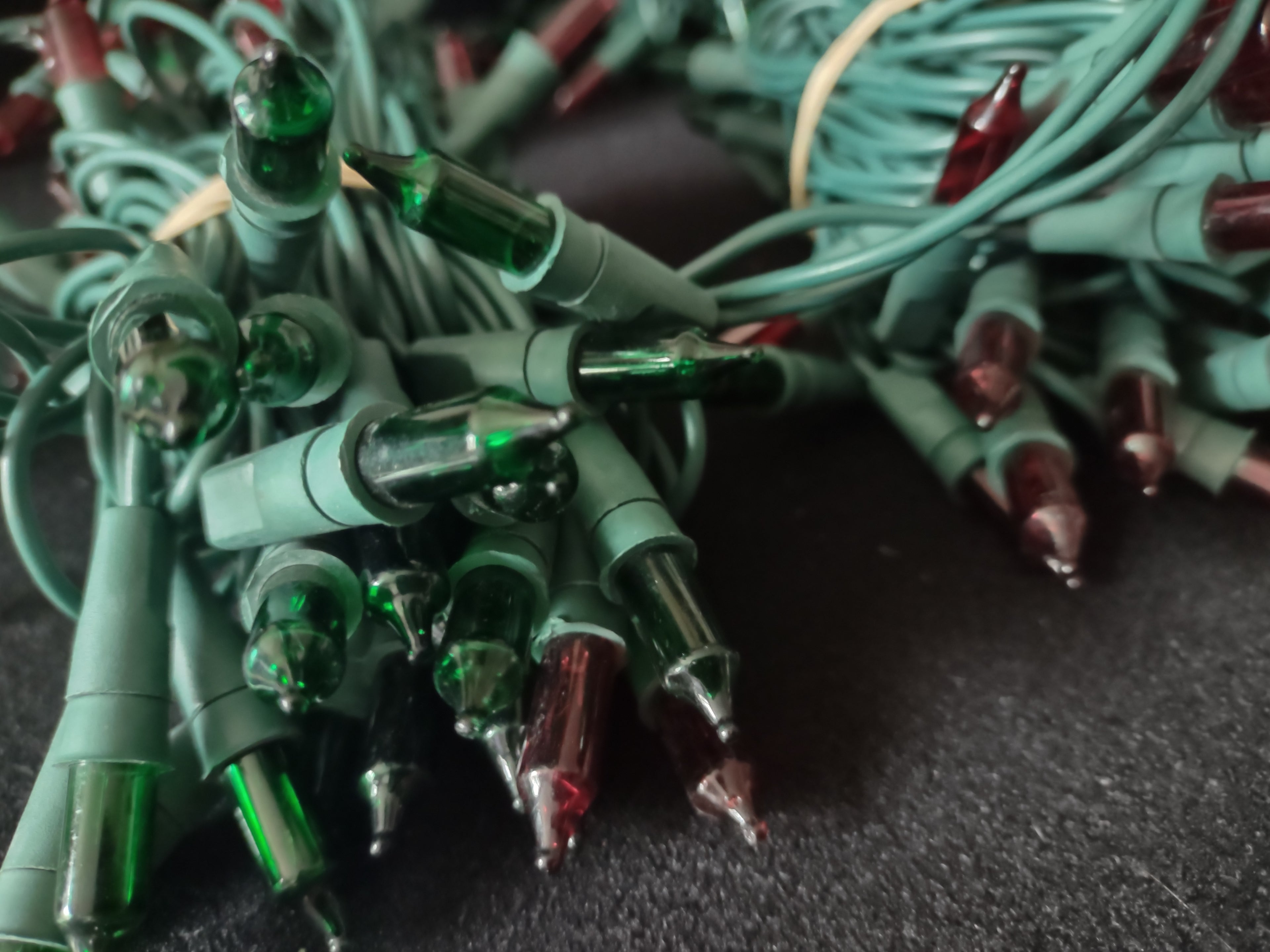 Set of 2 Strings Vintage Christmas 150 Mini Lights Each Green Red (lot 3302)