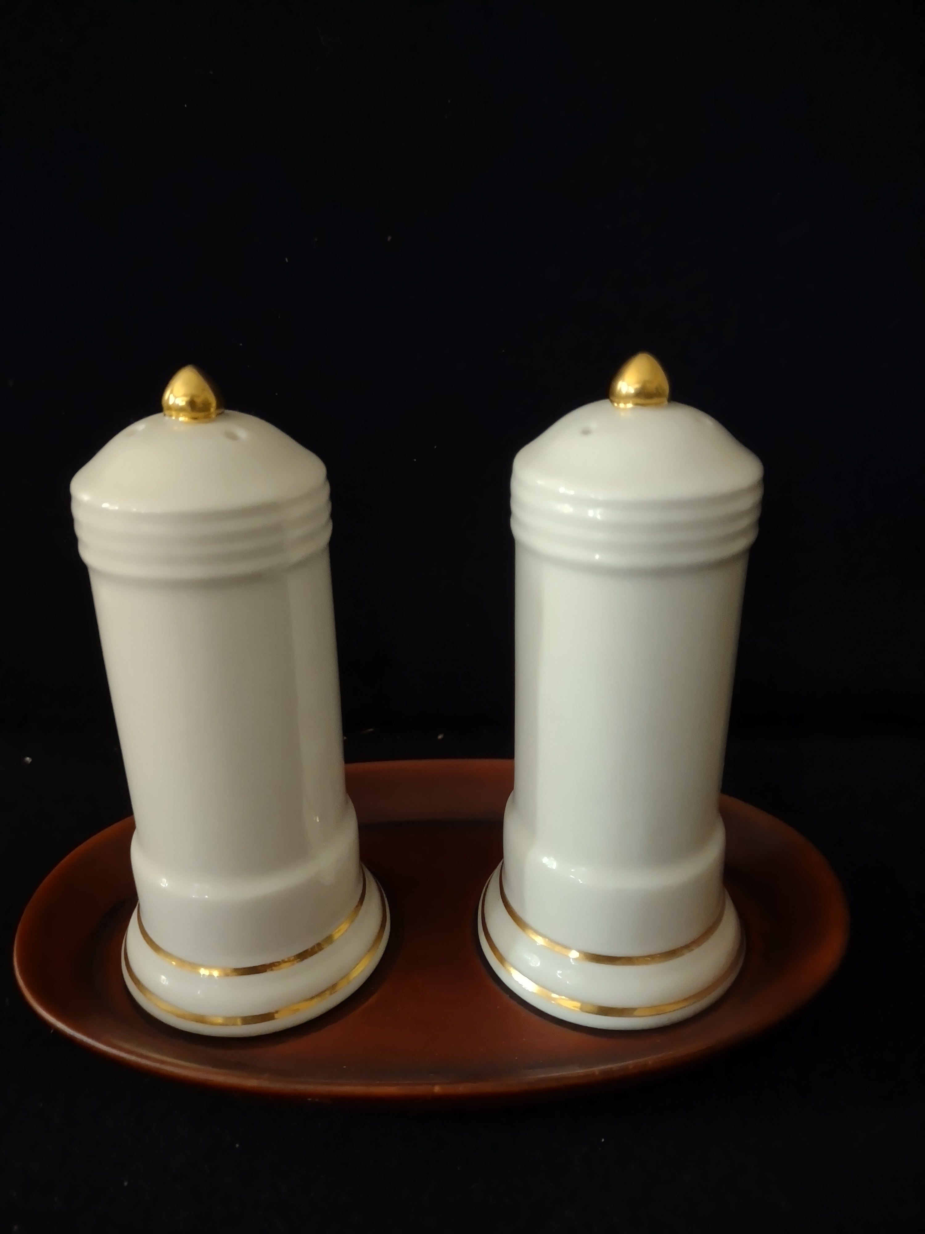 Avon Thomas Kinkade Salt Pepper Tray Sweet Heart & Hidden Cottage (Lot 3683)
