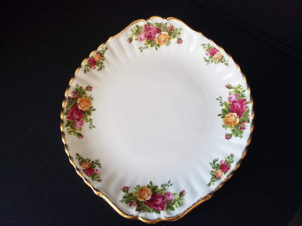 Vintage Royal Albert Cake Plate Old country Roses Gold Trim (lot 2043)