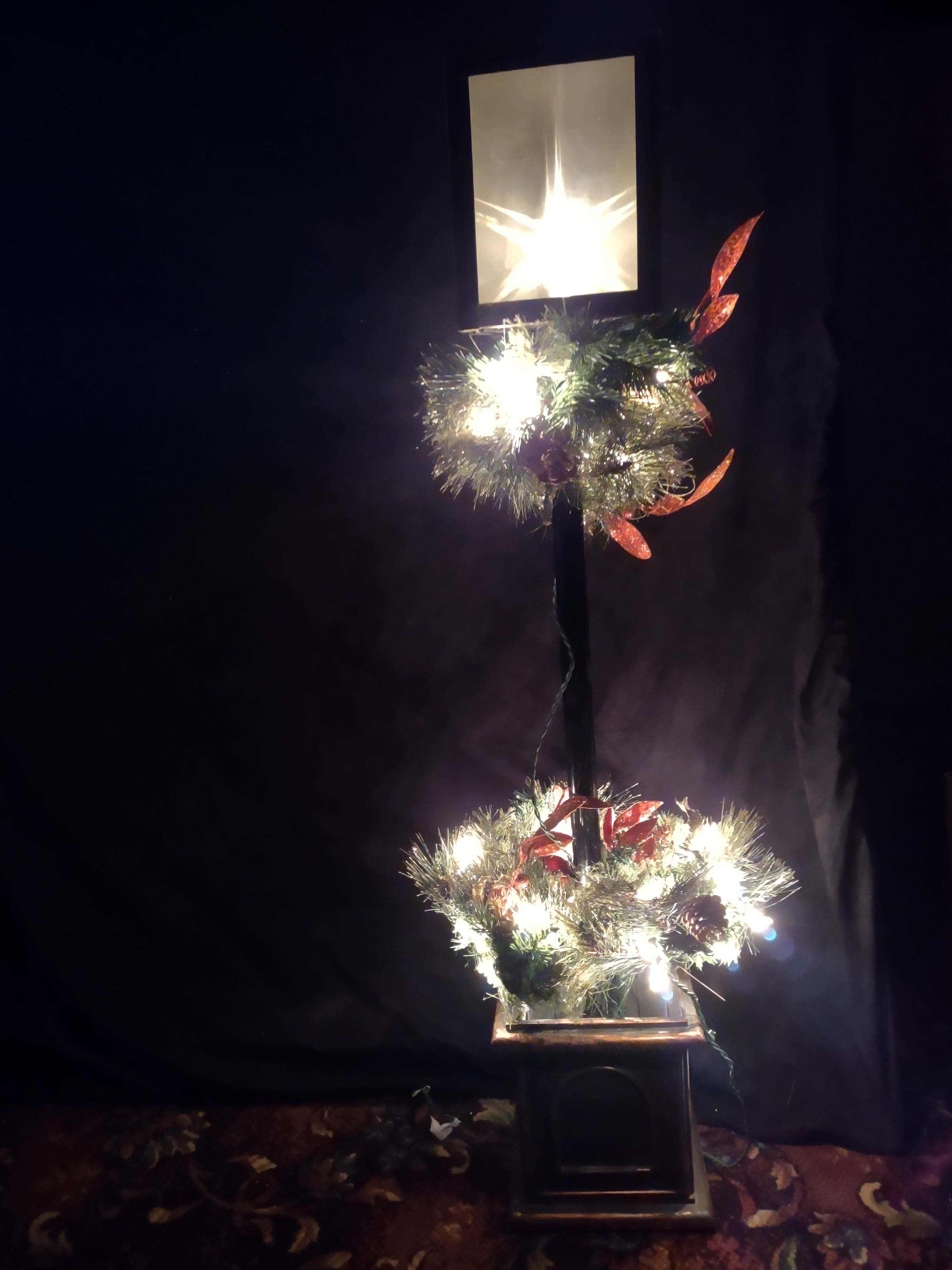Christmas 4 Ft Prelit Porch Tree with Lantern (lot 3304)