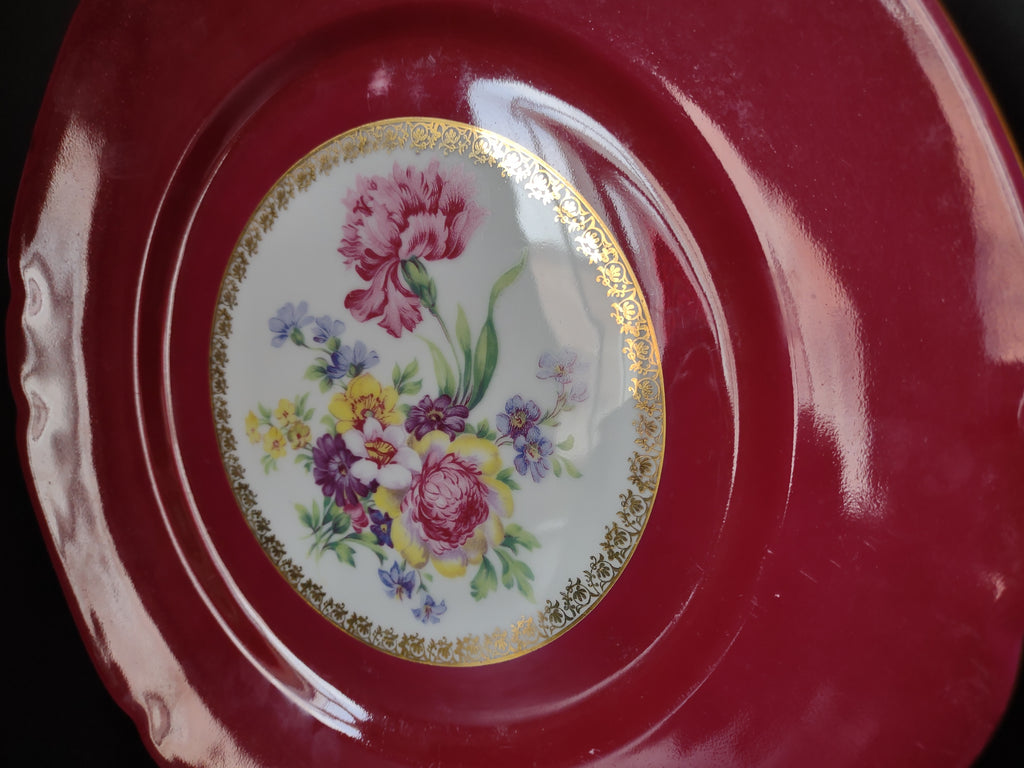 Vintage Czechoslovakia Victoria Maroon Red Dinner Plate Carnation (lot 5646)