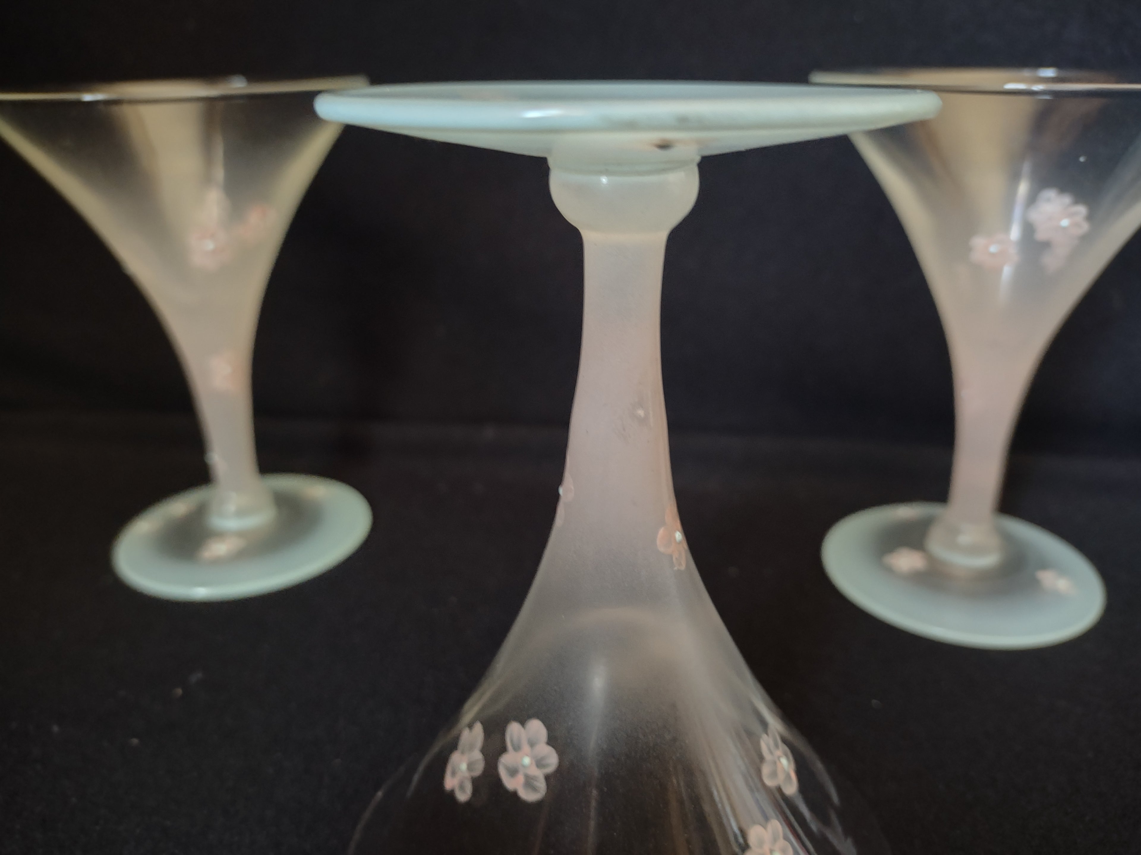 Set of 4 Vintage MCM Frosted Martini Glass Pink Flower Handpainted (lot 2740)