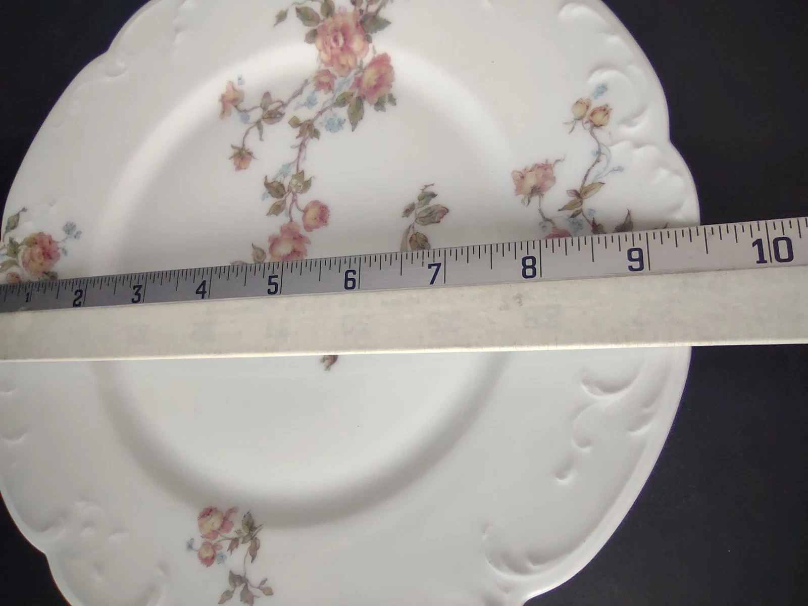 Antique French Cottage Haviland Limoges Red Rose Dinner Plate 9-1/2" (lot 956)