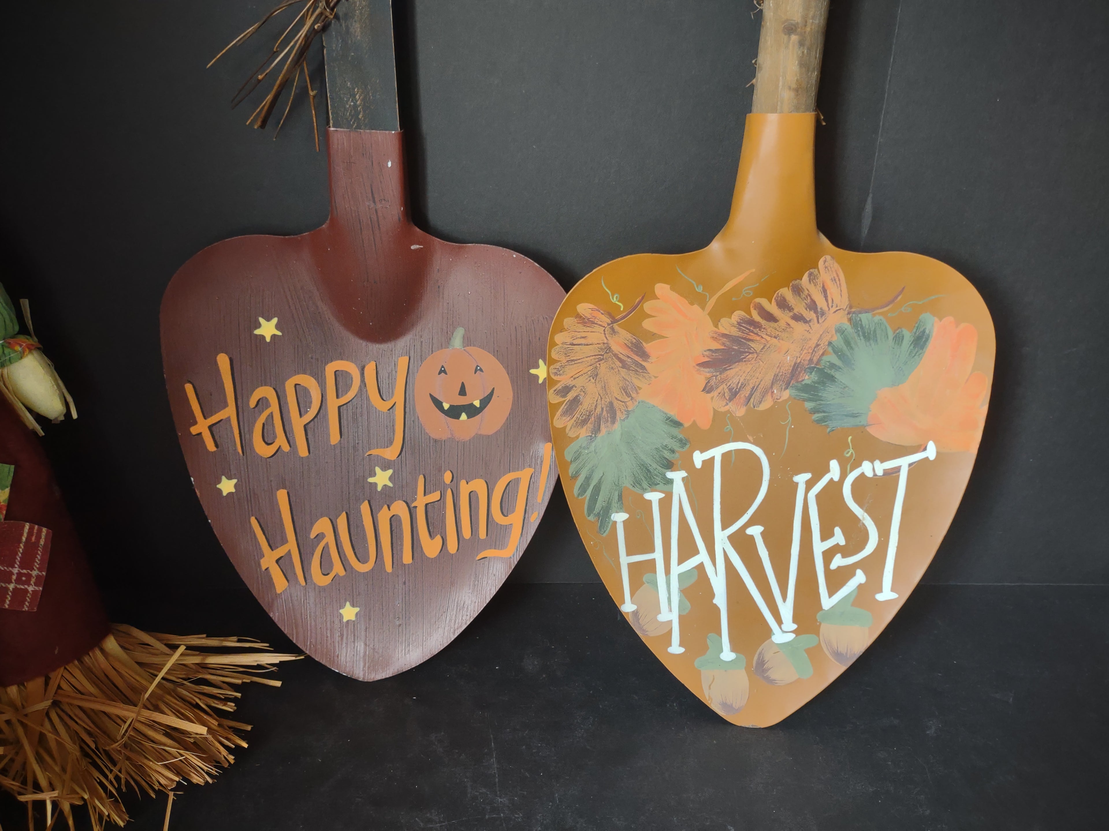 Halloween Harvest Thanksgiving Scarecrow Pumpkin Shovel Broom (lot 2998j)