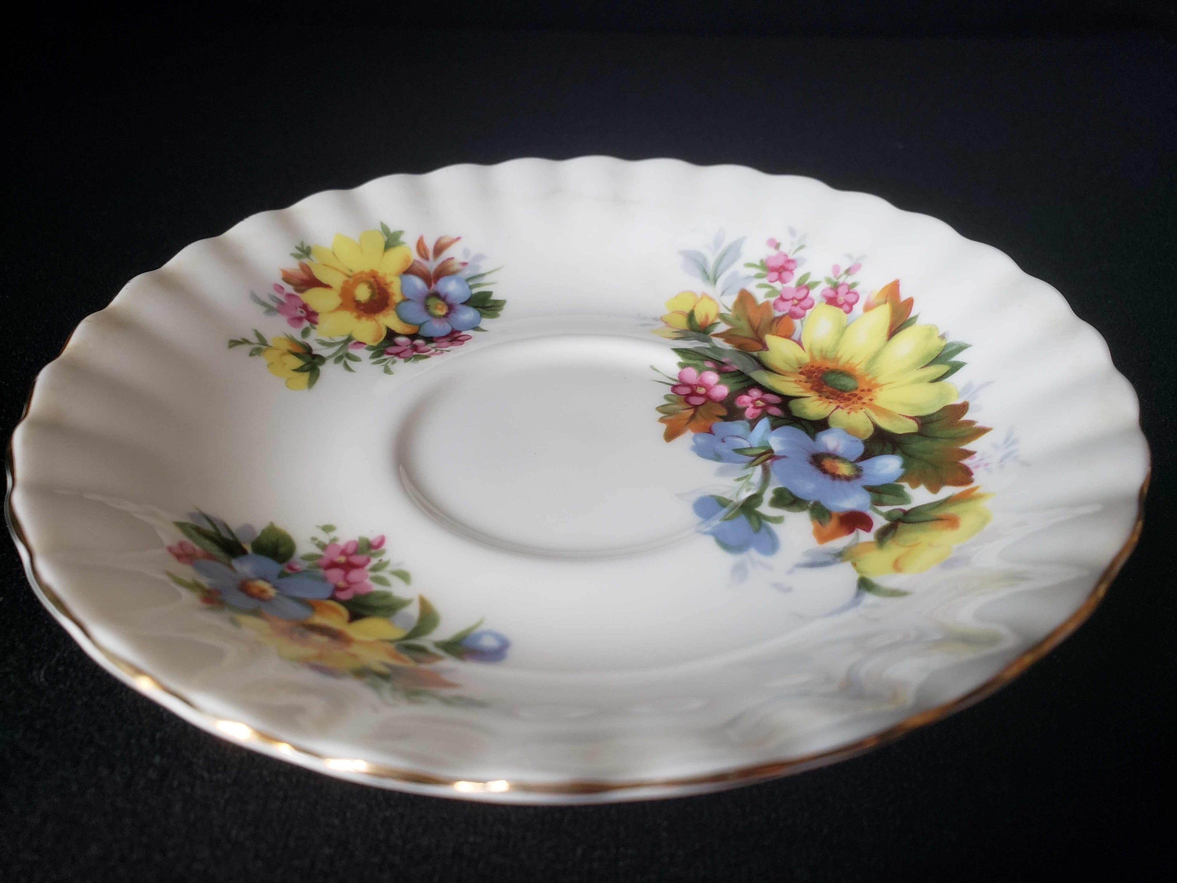 Vintage Royal Albert Yellow Daisy Summertime Series Saucer ONLY (2006)
