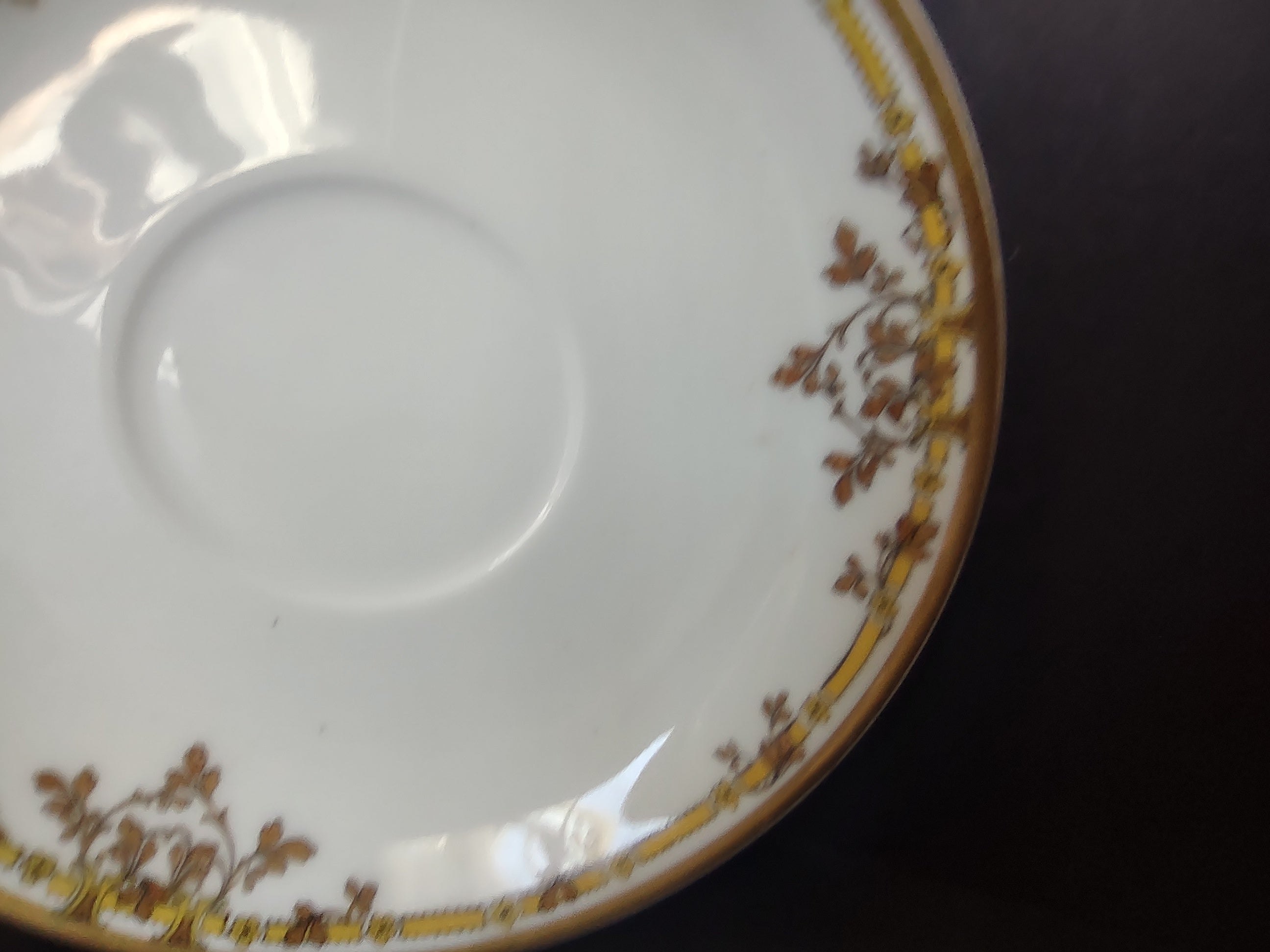 Haviland Limoges Saucer Brown Yellow Design (lot 1054)