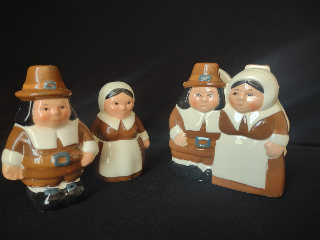 The Pilgrim Pair Thanksgiving Set Salt Pepper Shaker Napkin Holder (lot 2236)