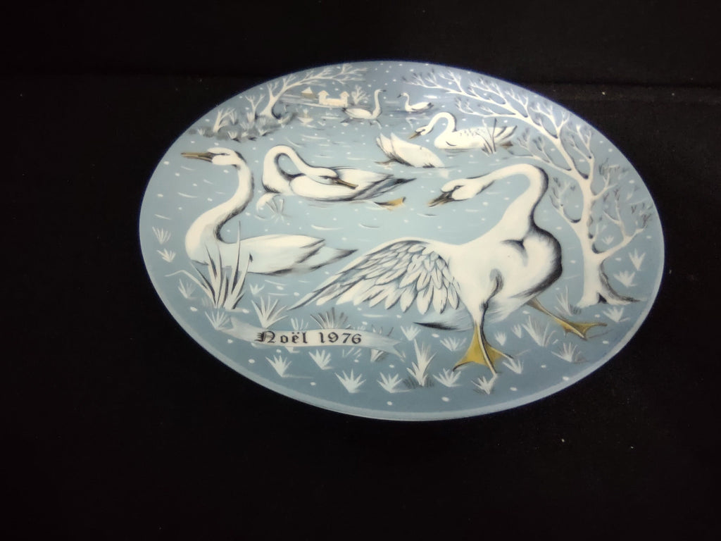 Vintage Haviland Limoges France Hetreau Christmas Plate "Seven Swans A'swimming" 1976 # 131