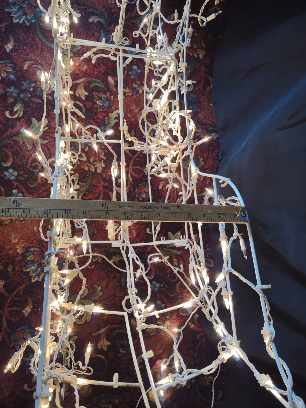 Vintage Christmas Santa Sley White Outdoor MOSTLY Lights Up (lot 3482)