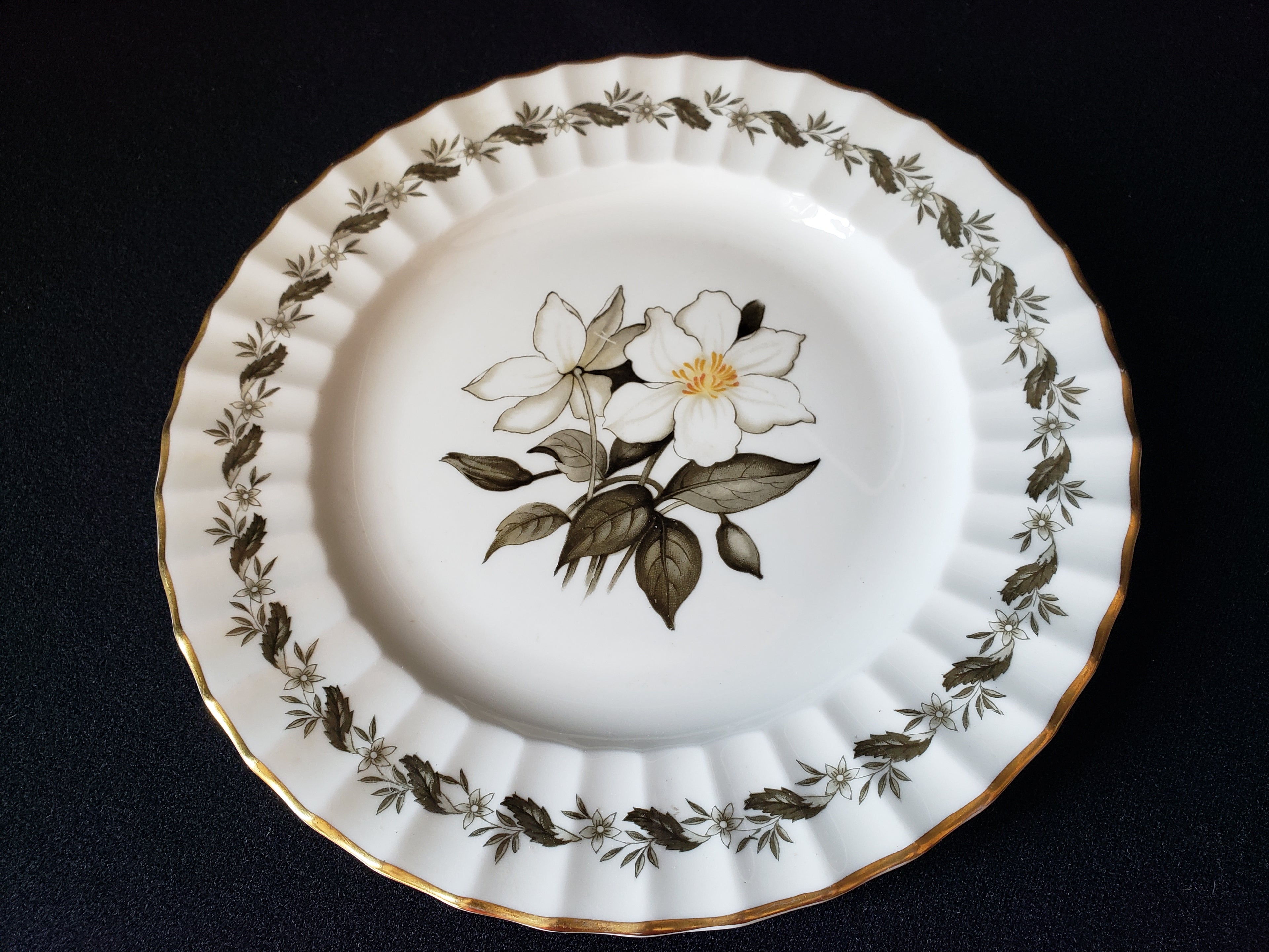 Vintage Royal Worcester Engadine Salad or Luncheon Plate 8" (lot 2129)