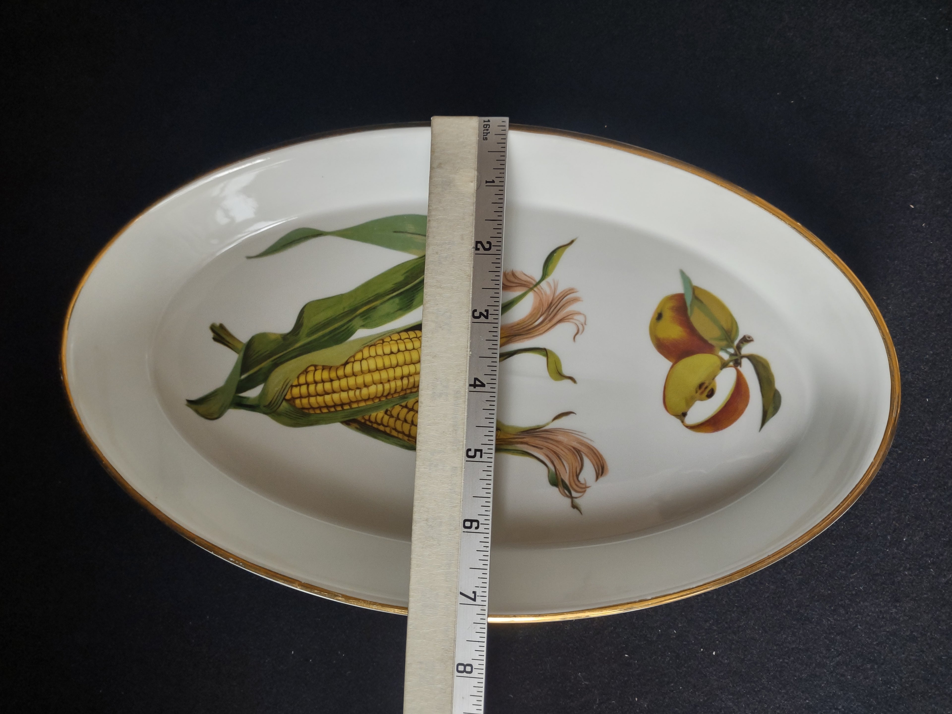 Royal Worcester Evesham 12" Oval Baking Dish Oven to Table (lot 2769)