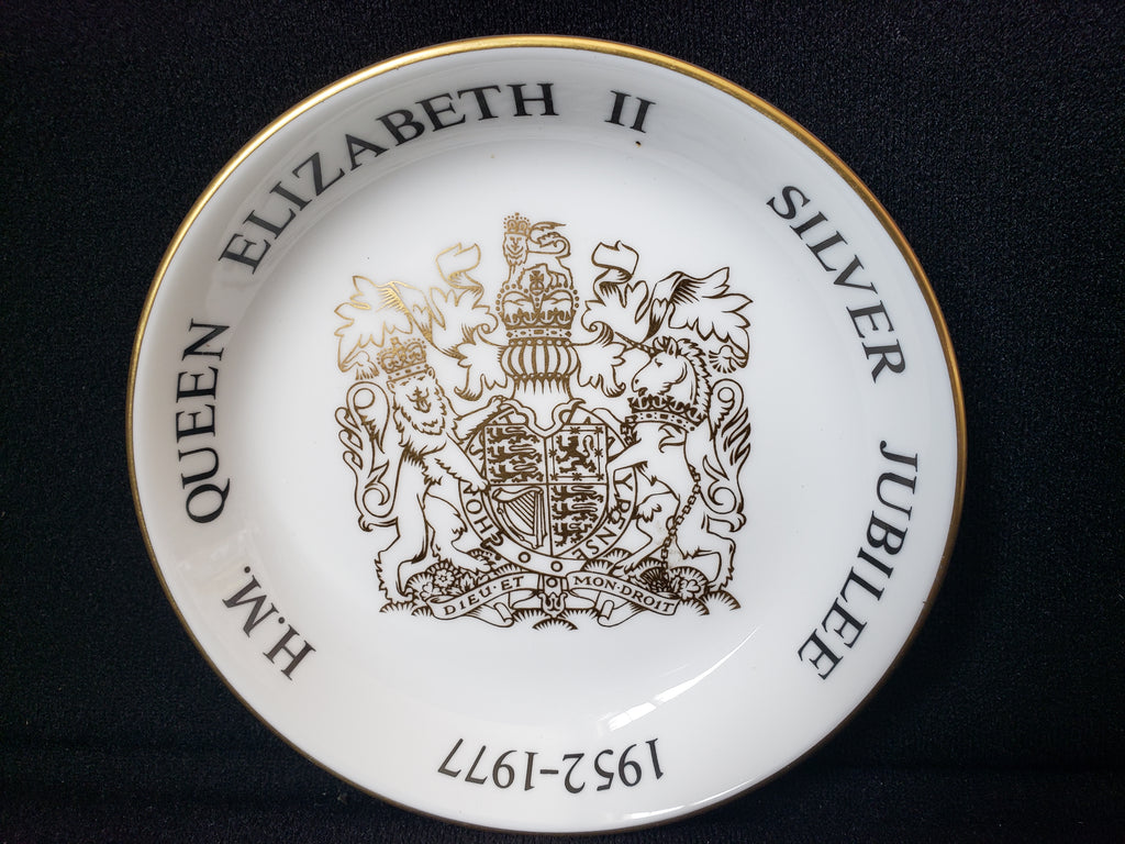 Vintage Royal Worcester H.M. Queen Elizabeth II Jubilee Dish 4-1/2" (lot 2085)