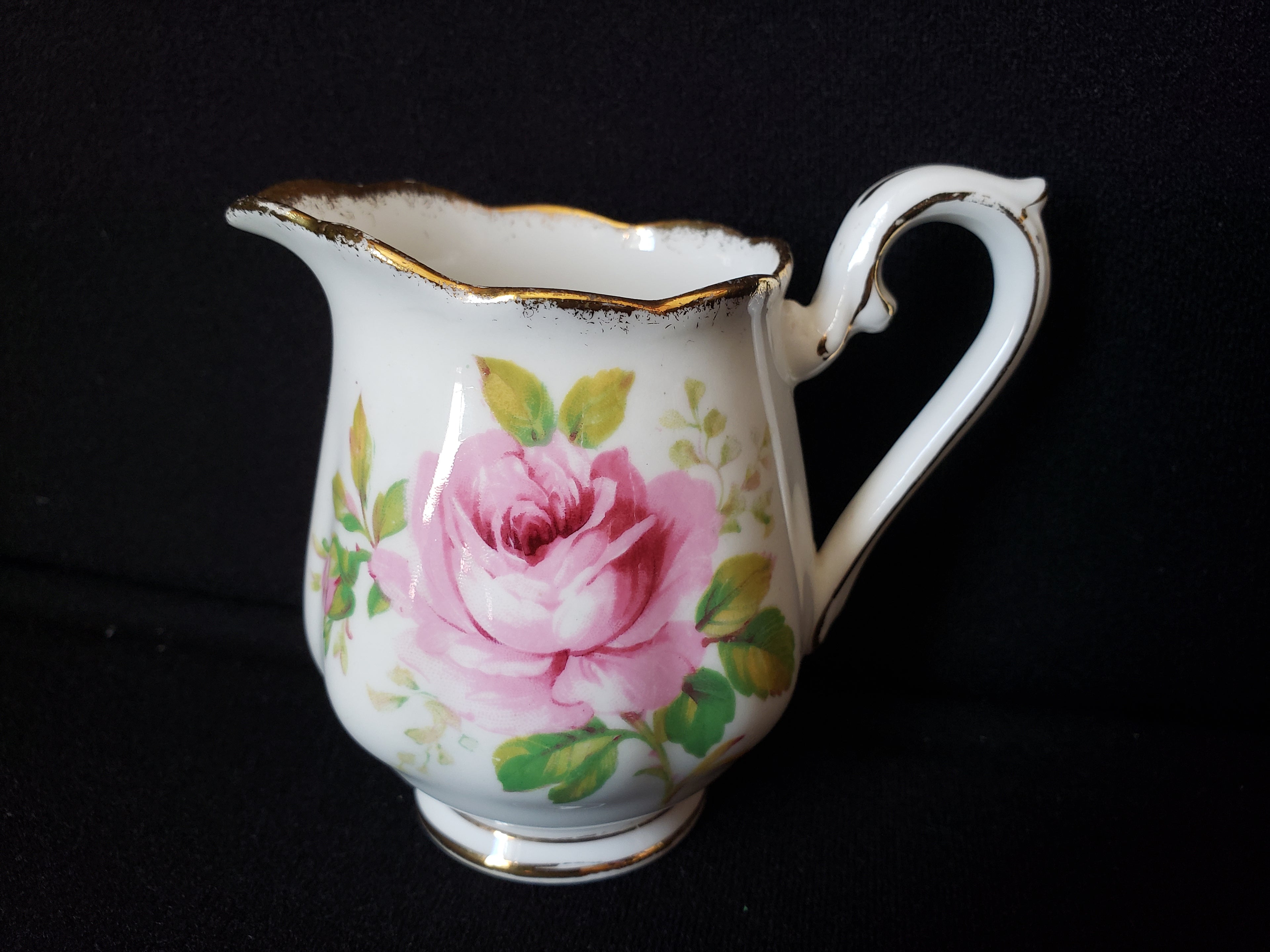Vintage Royal Albert American Beauty Creamer (lot 2046)