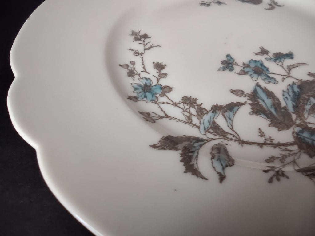 Antique Haviland Limoges Blue Flower Dinner Plate 9-1/2" (lot 959)