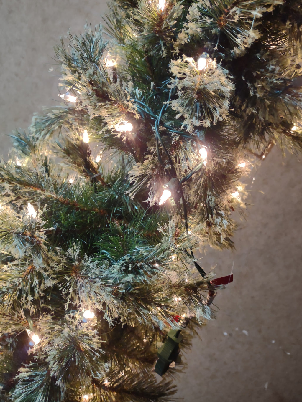 Christmas Artificial7 Ft Fluffy Pre-Lit Pencil Green Tree (lot 3380)