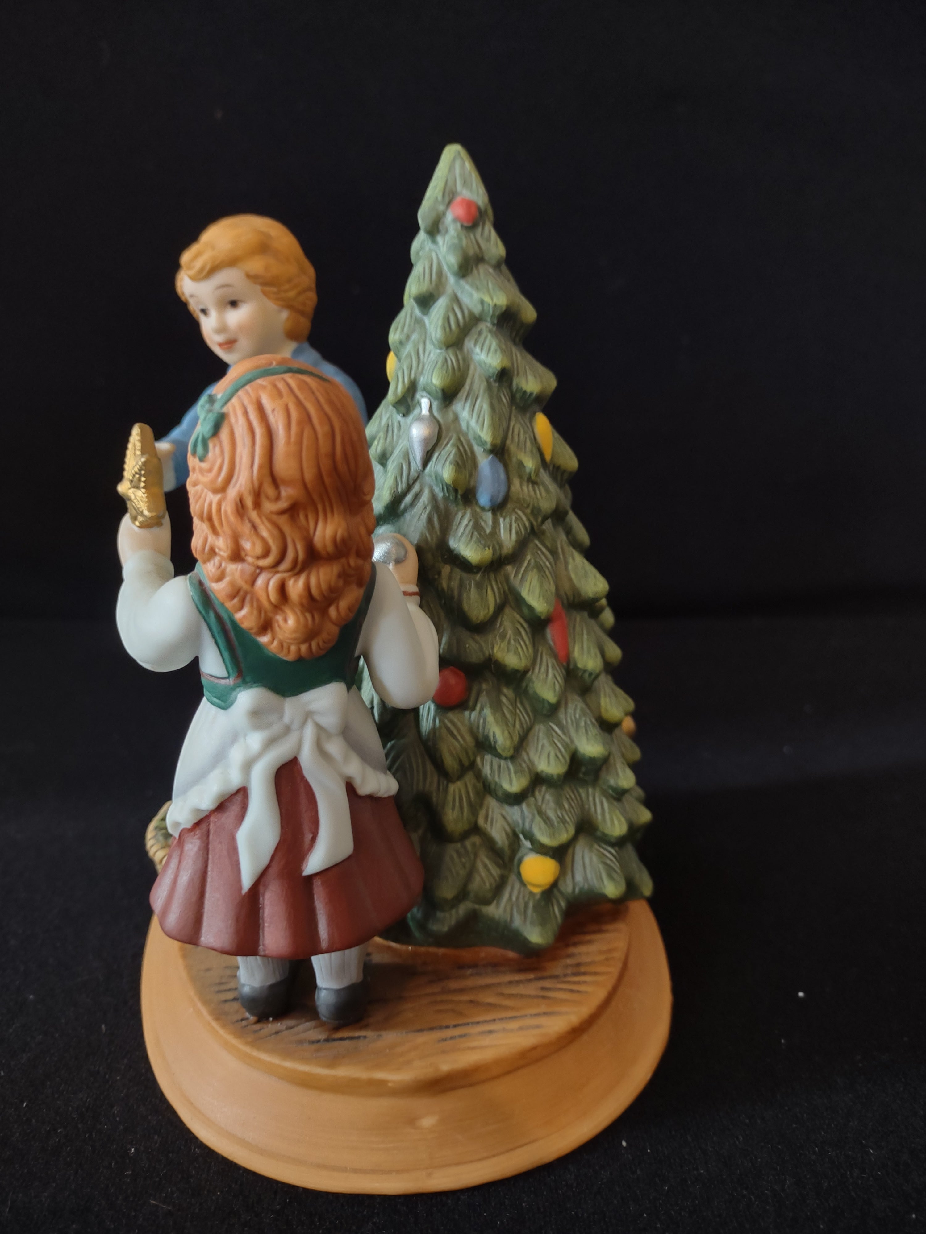 Avon Christmas Tree Memories 1982 Keeping Traditions Boy Girl (Lot 3609)