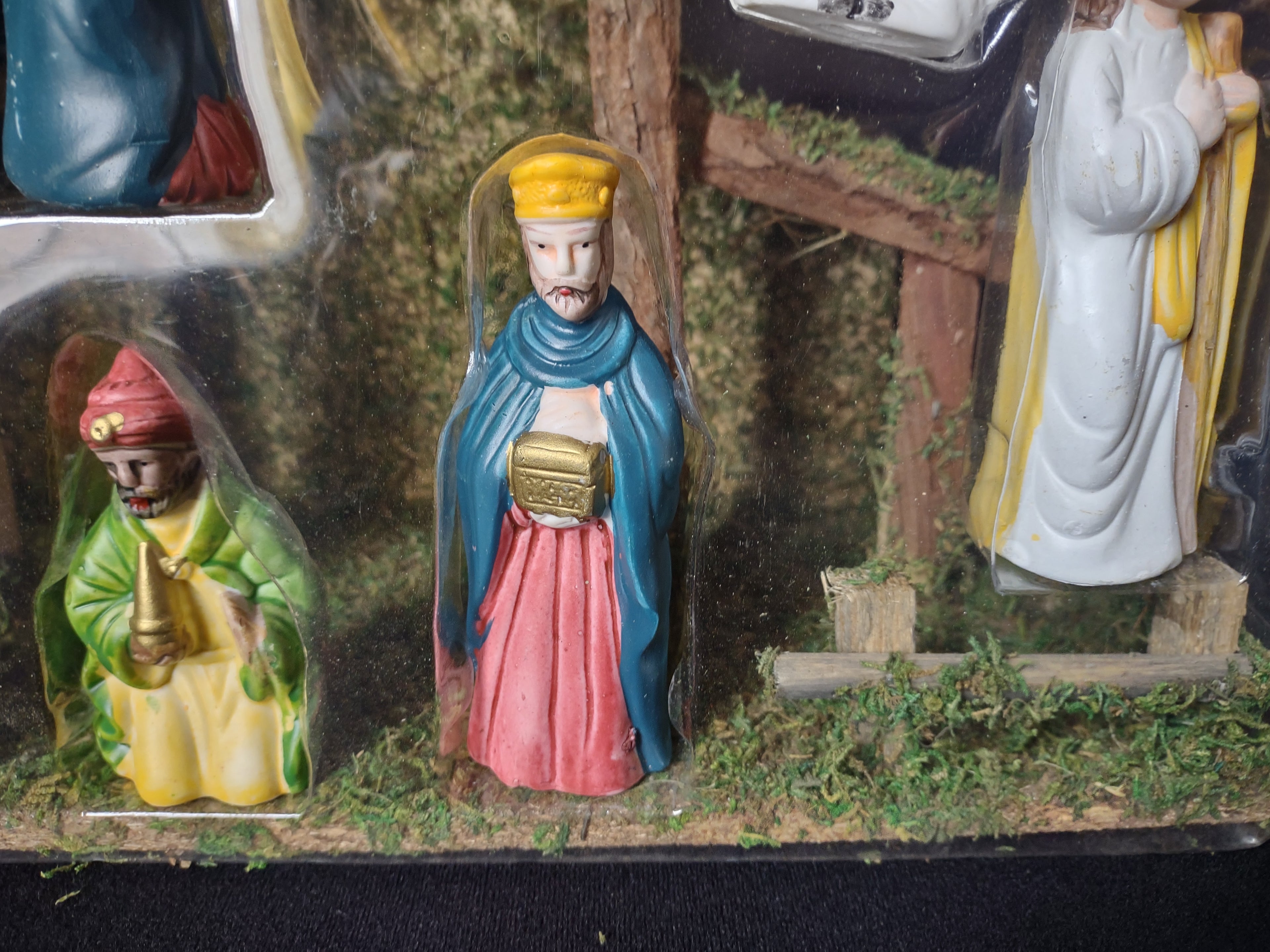Christmas Porcelain Nativity Set 11 pc with Stable (lot 1587)