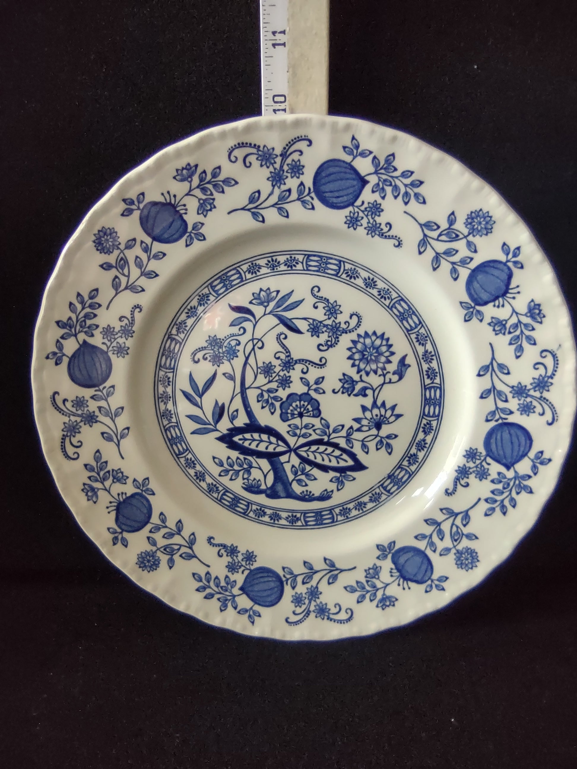 Vintage Enouch Wedgwood Blue Heritage 10" Dinner Plate Ironstone England (5975)
