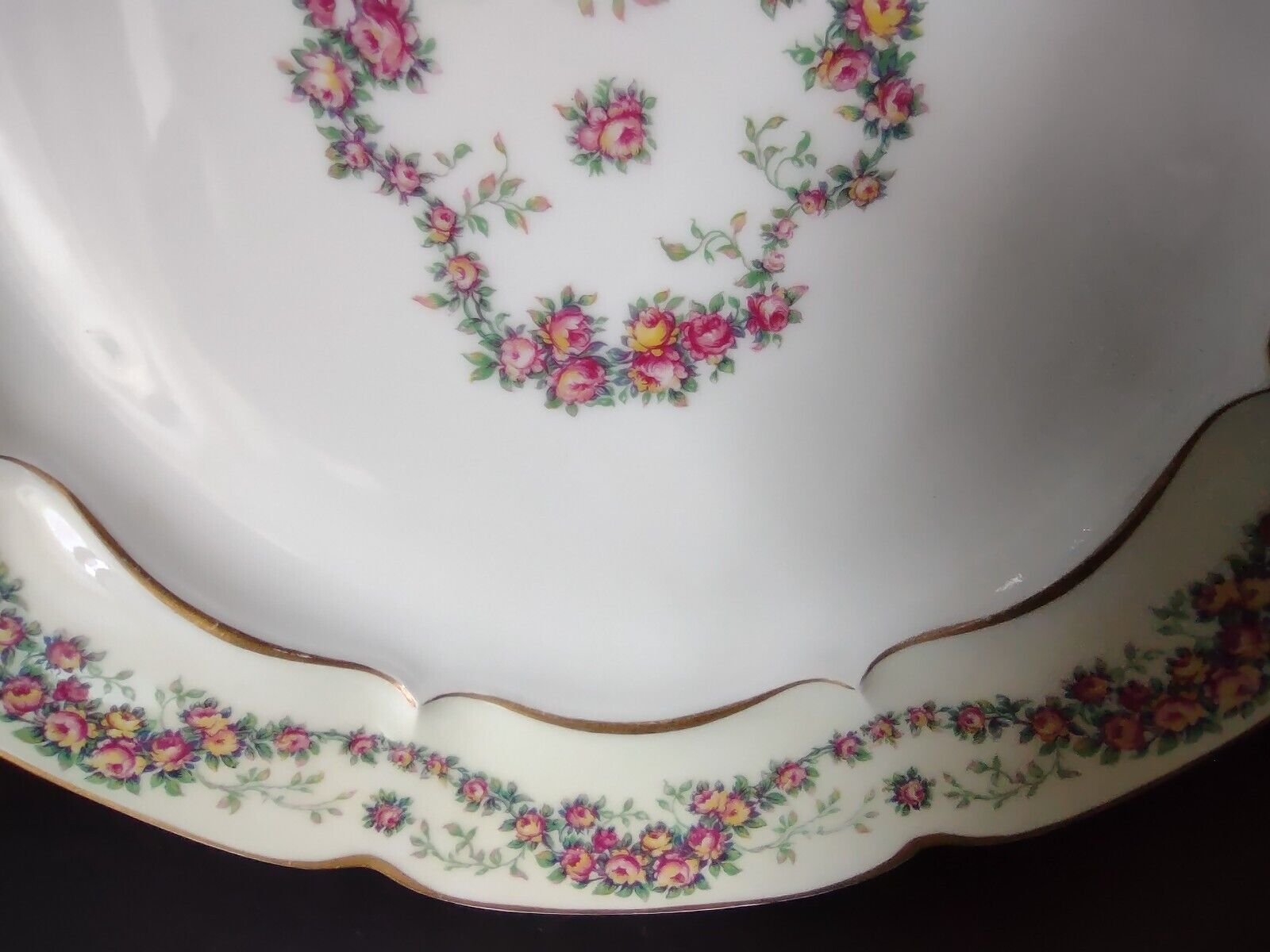 Haviland Limoges Red Rose Garland Cream Dinner Plate 9-3/4" (lot 356)