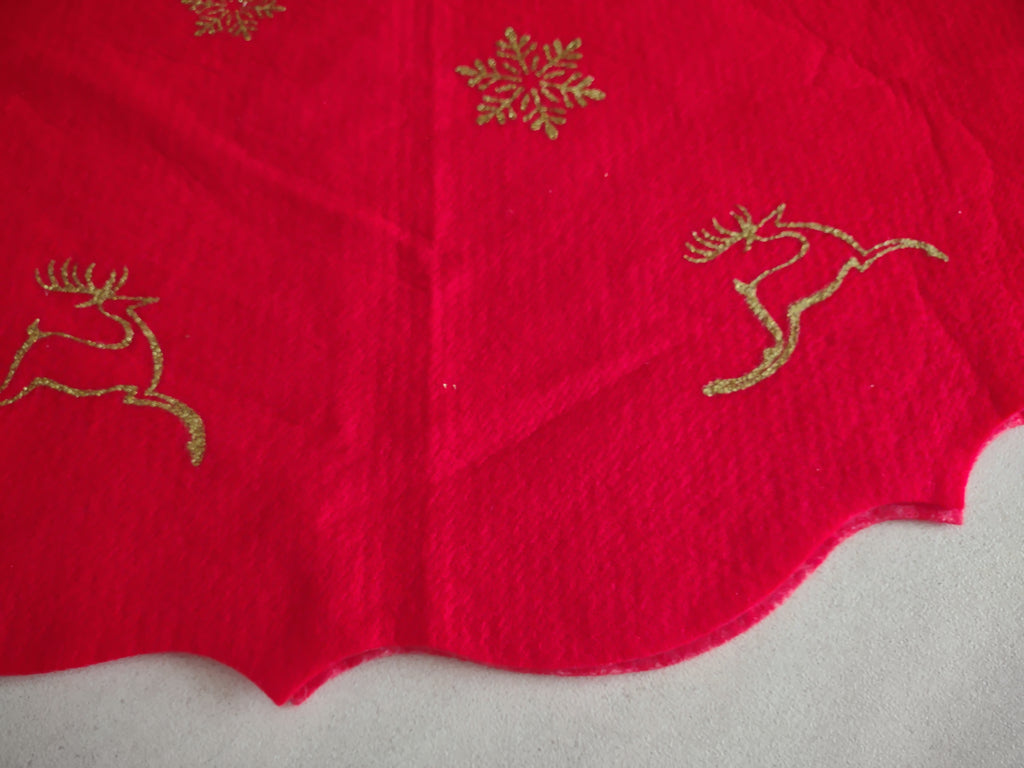 Christmas Tree Skirt Red Gold Reindeer Snowflake (lot 1330)