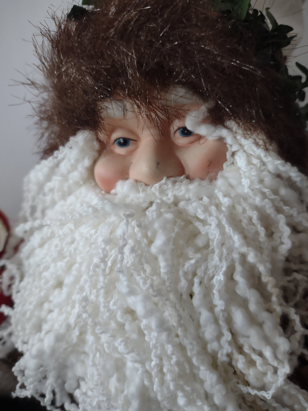 Vintage Rustic Christmas Santa Claus Ceramic Face Berry Trimmed Hat (Lot 3741)