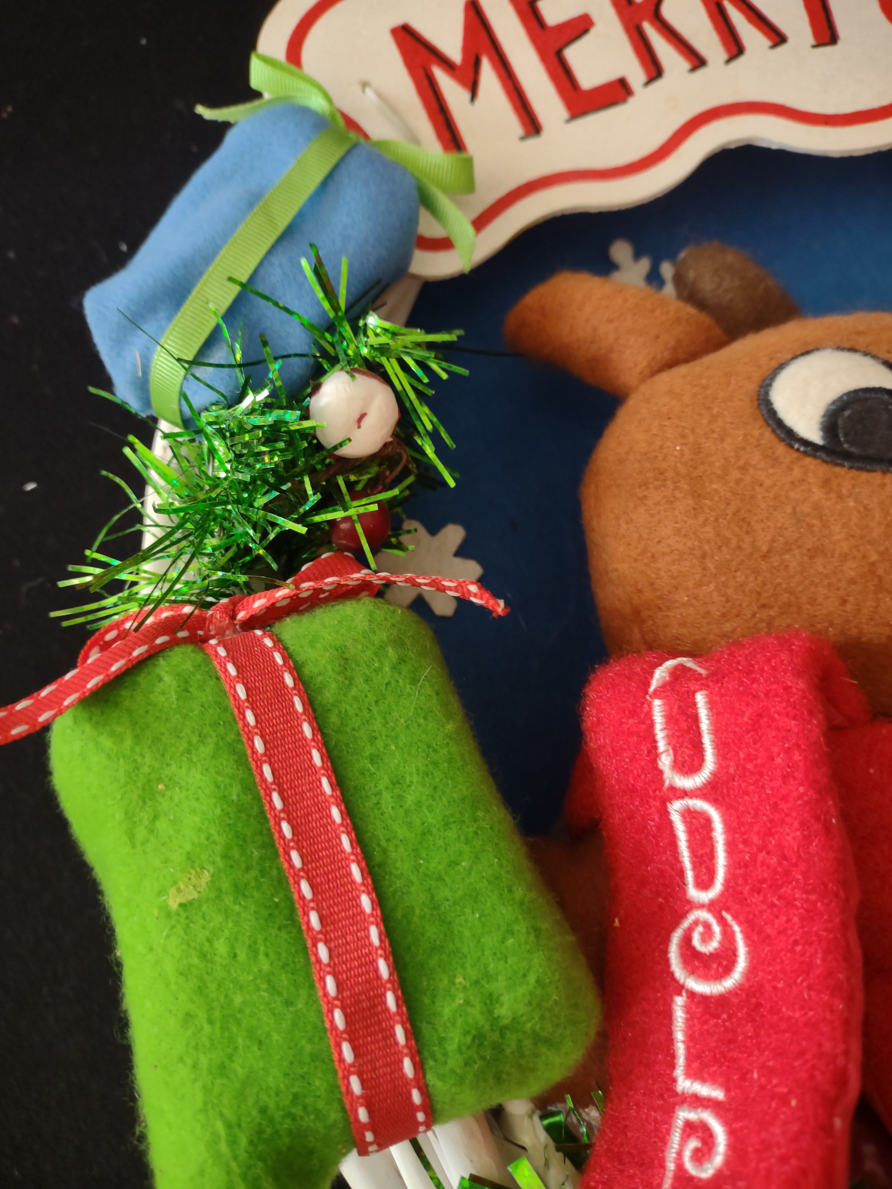 Vintage Rudolph Clarice Merry Christmas Wreath Door Wall Hanging (Lot 3715)