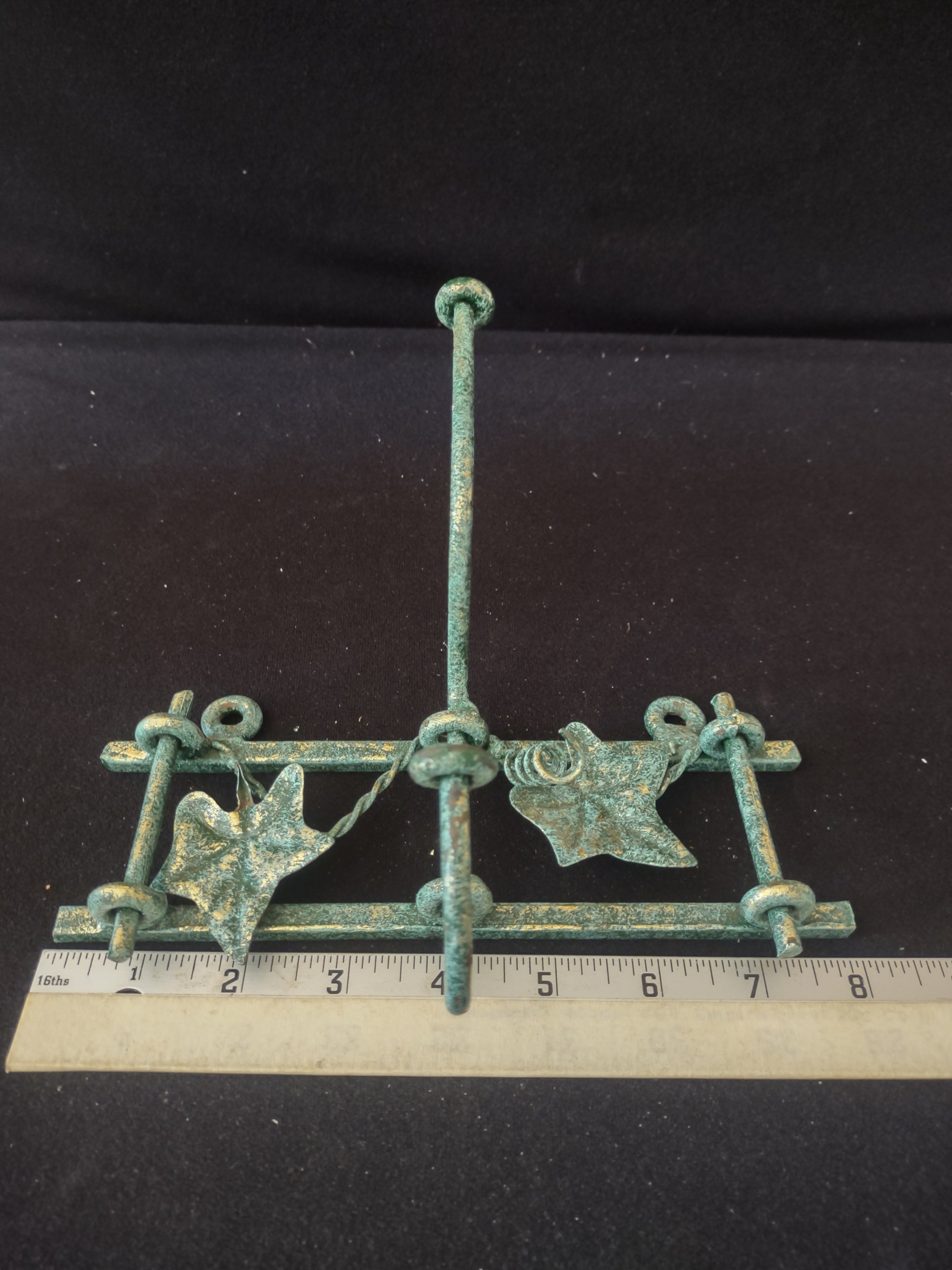 Distressed Wrought Iron Ivy Coat Hat Hanger (Lot 3423)
