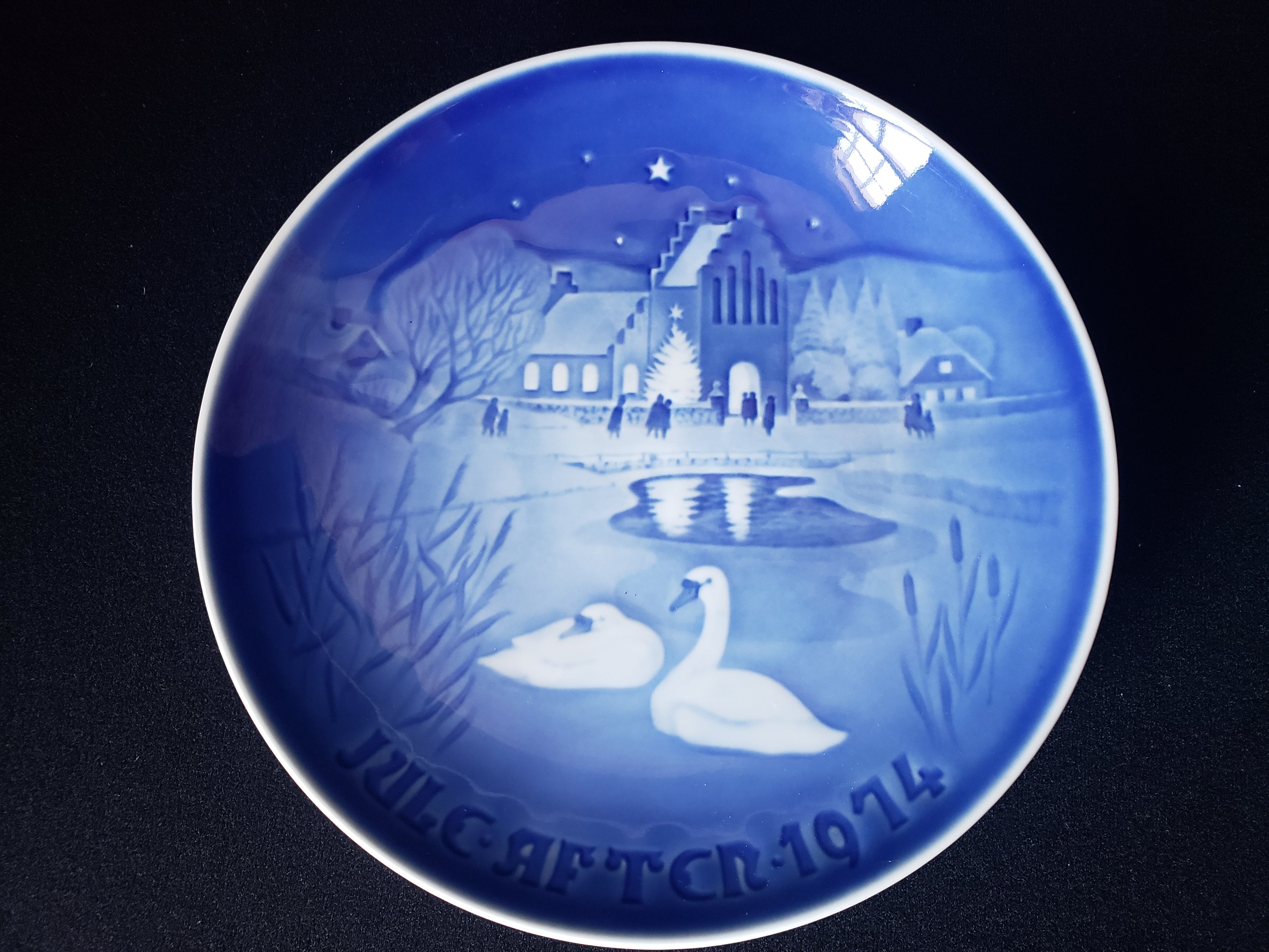 B & G Copenhagen Porcelain Wall Plate Christmas in the Village Blue (lot 2192)