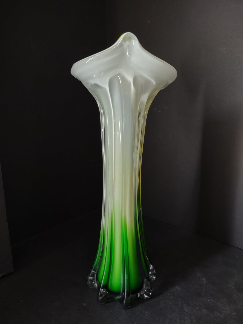Vintage Handblown Jack in Pulpit Bud Vase Calla Lily Green IMPERFECT (lot 3248)