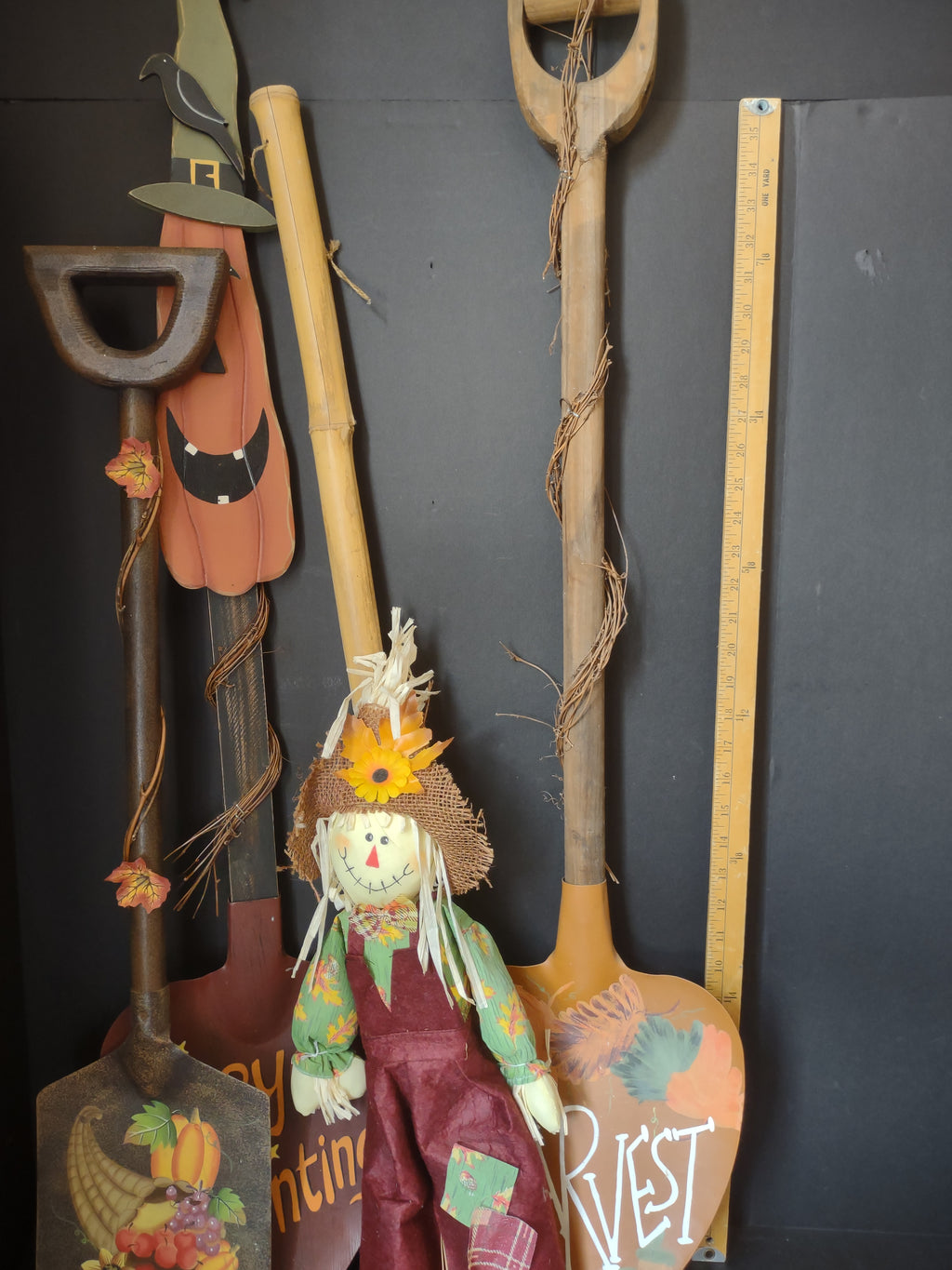 Halloween Harvest Thanksgiving Scarecrow Pumpkin Shovel Broom (lot 2998j)
