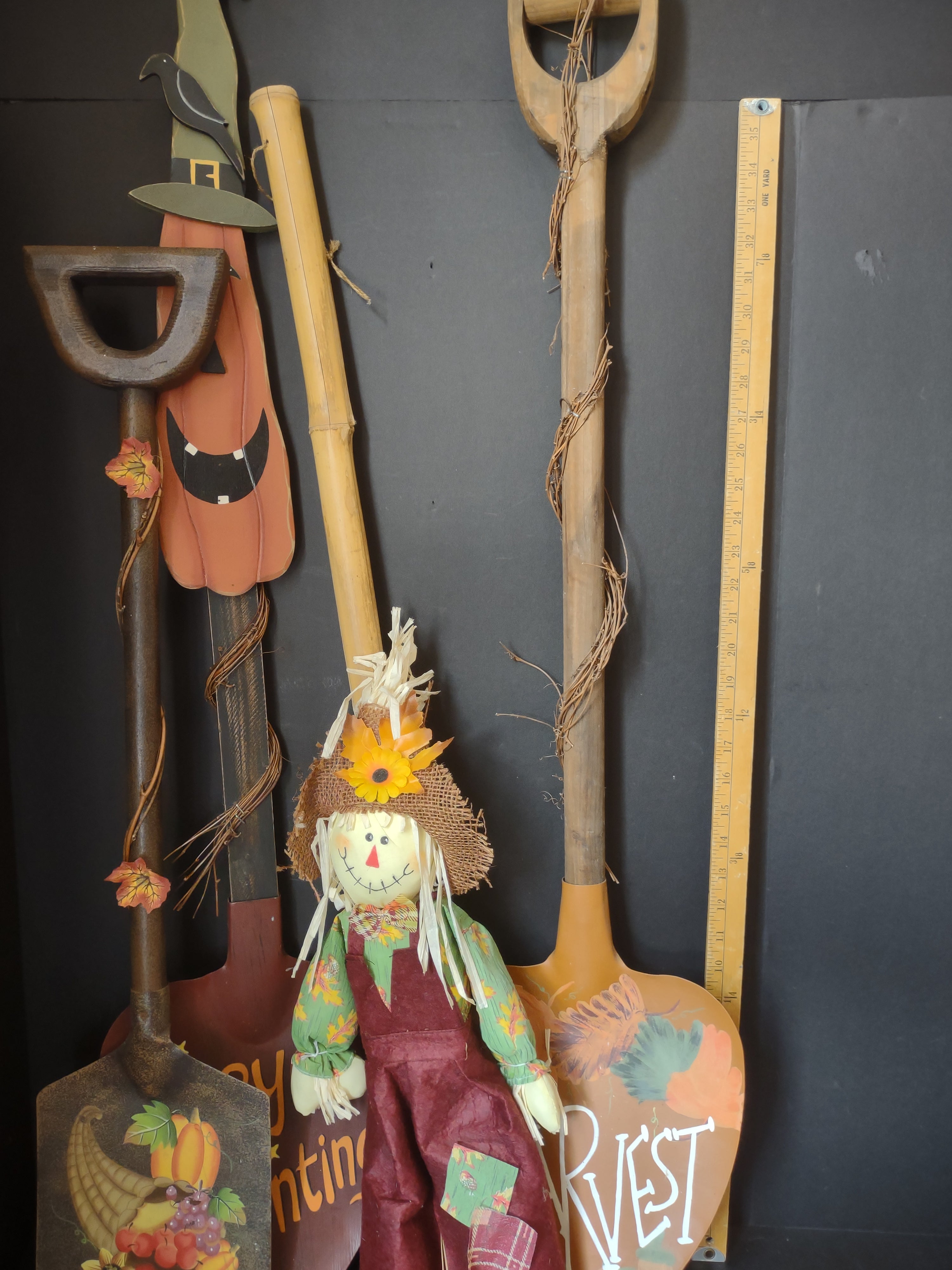 Halloween Harvest Thanksgiving Scarecrow Pumpkin Shovel Broom (lot 2998j)
