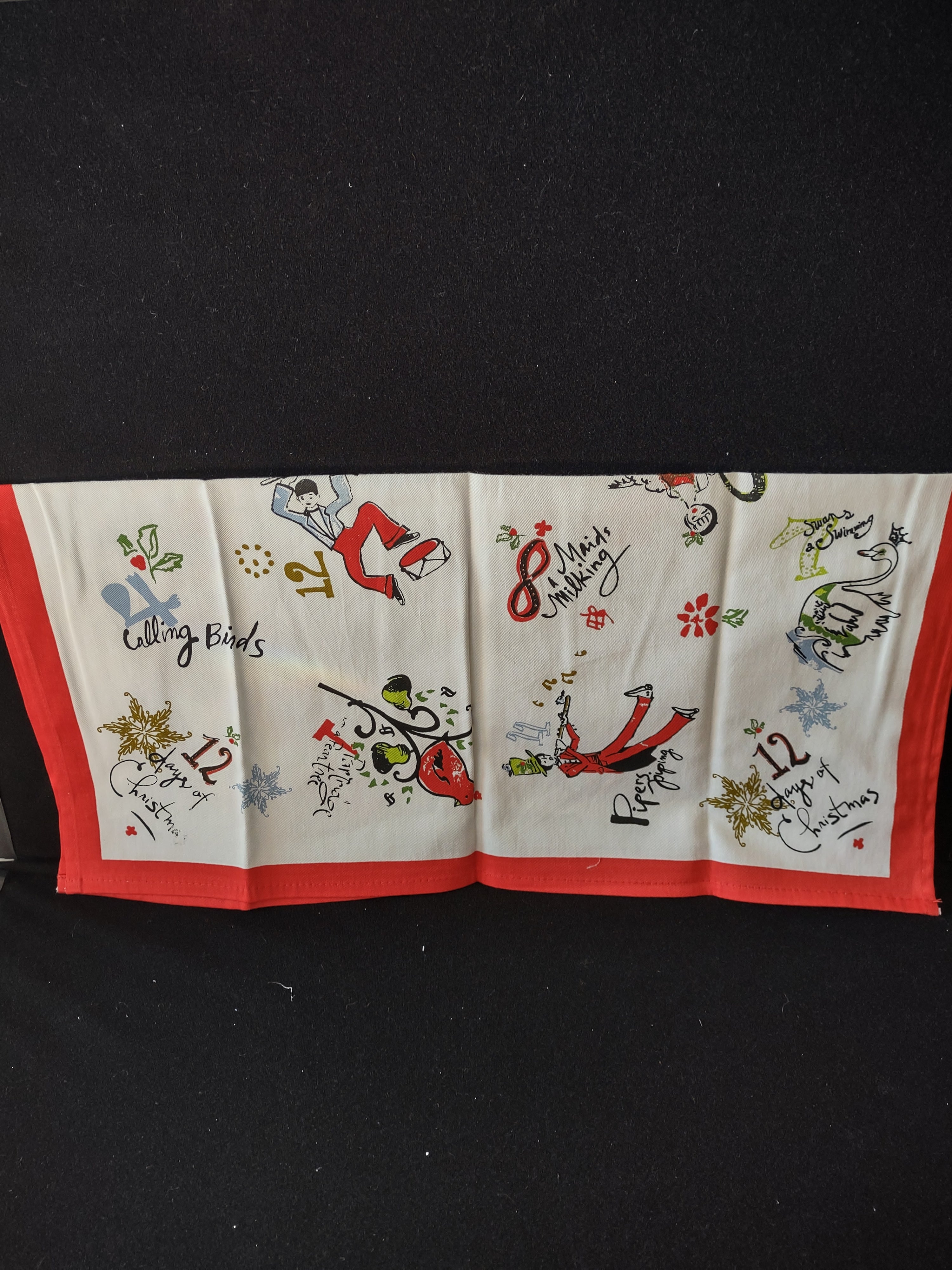 12 Days Of Christmas Lenox 20X13.5 Red Placemats 20X19 Napkins 4 Each (Lot 4317