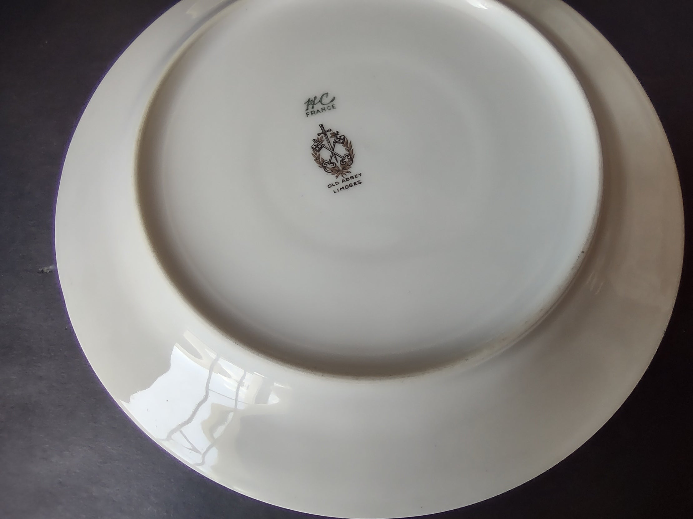 Old Abbey France Limoges Dinner & Dessert/Salad Plate Clover Gold Trim (lot 863)