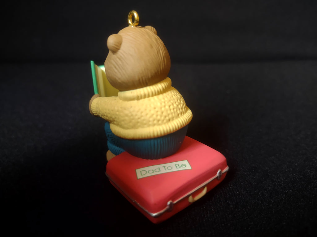 Hallmark 1995 Dad to Be Bear Figurine ornament Christmas (lot 1605)