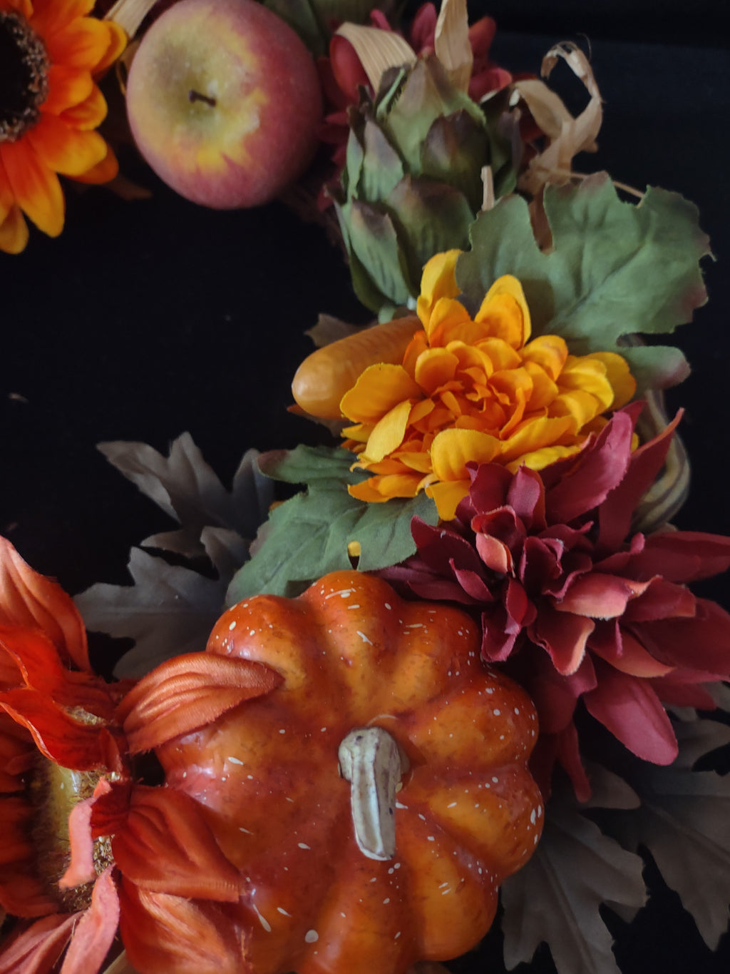 Halloween Thanksgiving/Fall Grape Vine Flowers Pumpkin Fruit Wreath (Lot 3437)