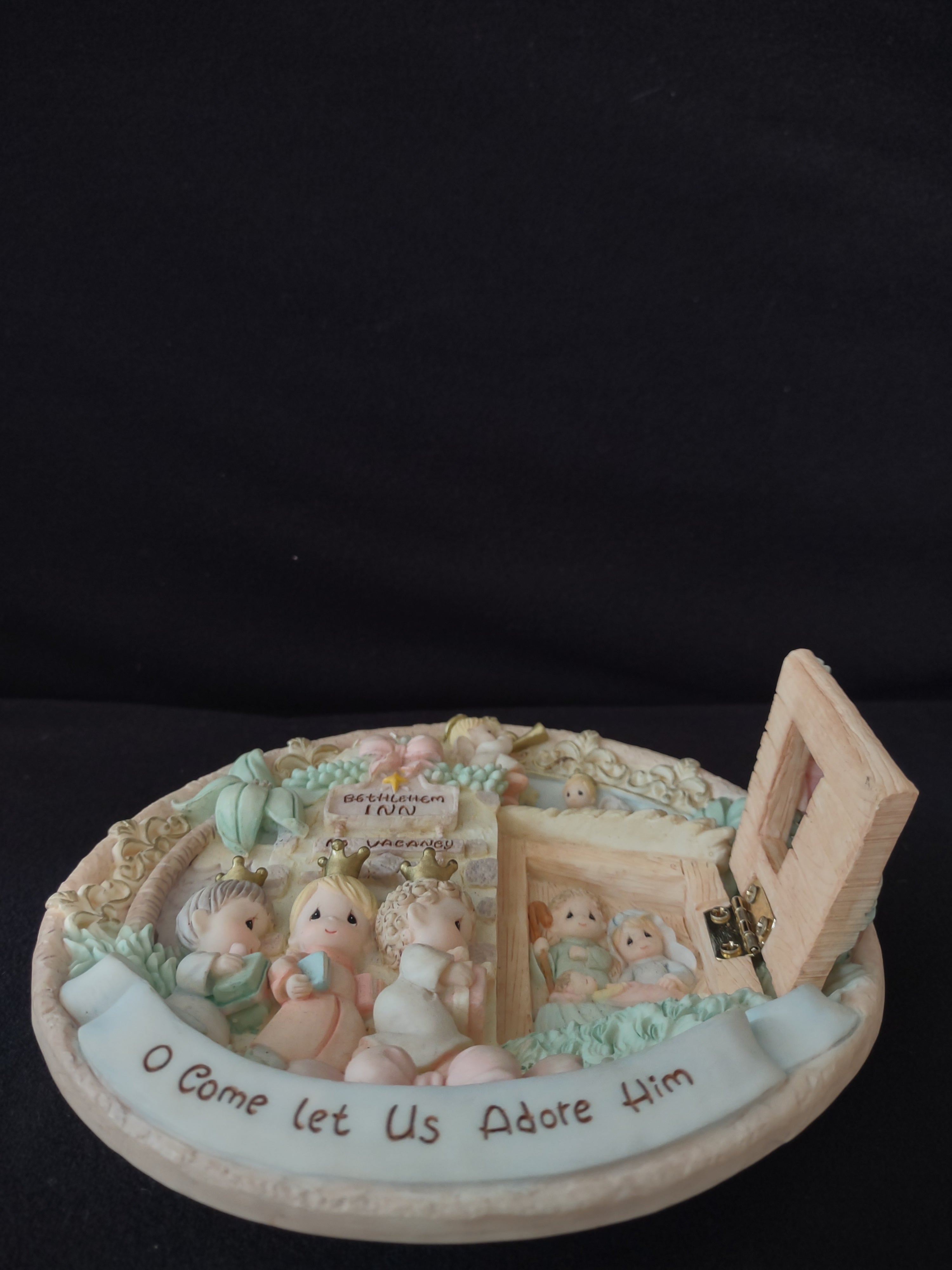 Vintage Christmas Precious Moments Bethlehem Inn Wise Men Holy Family (Lot 4033)